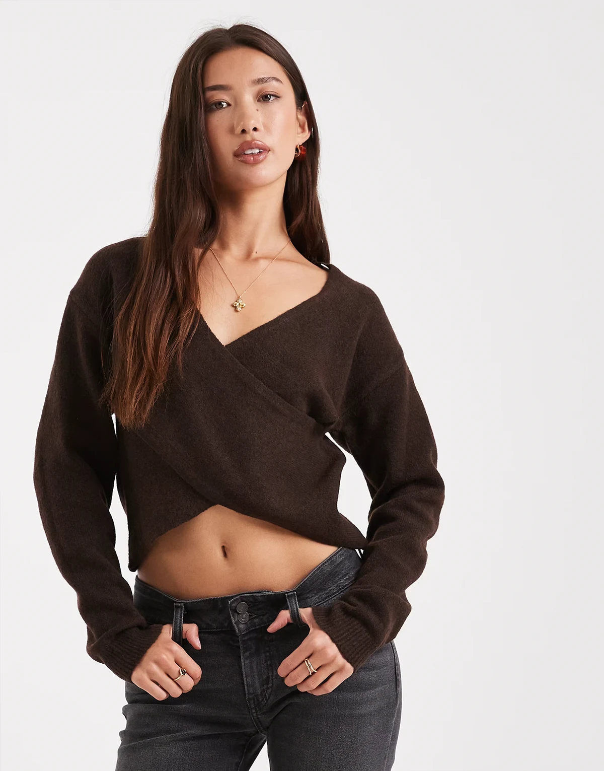– Strickpullover in Schokobraun mit Wickel-Front
