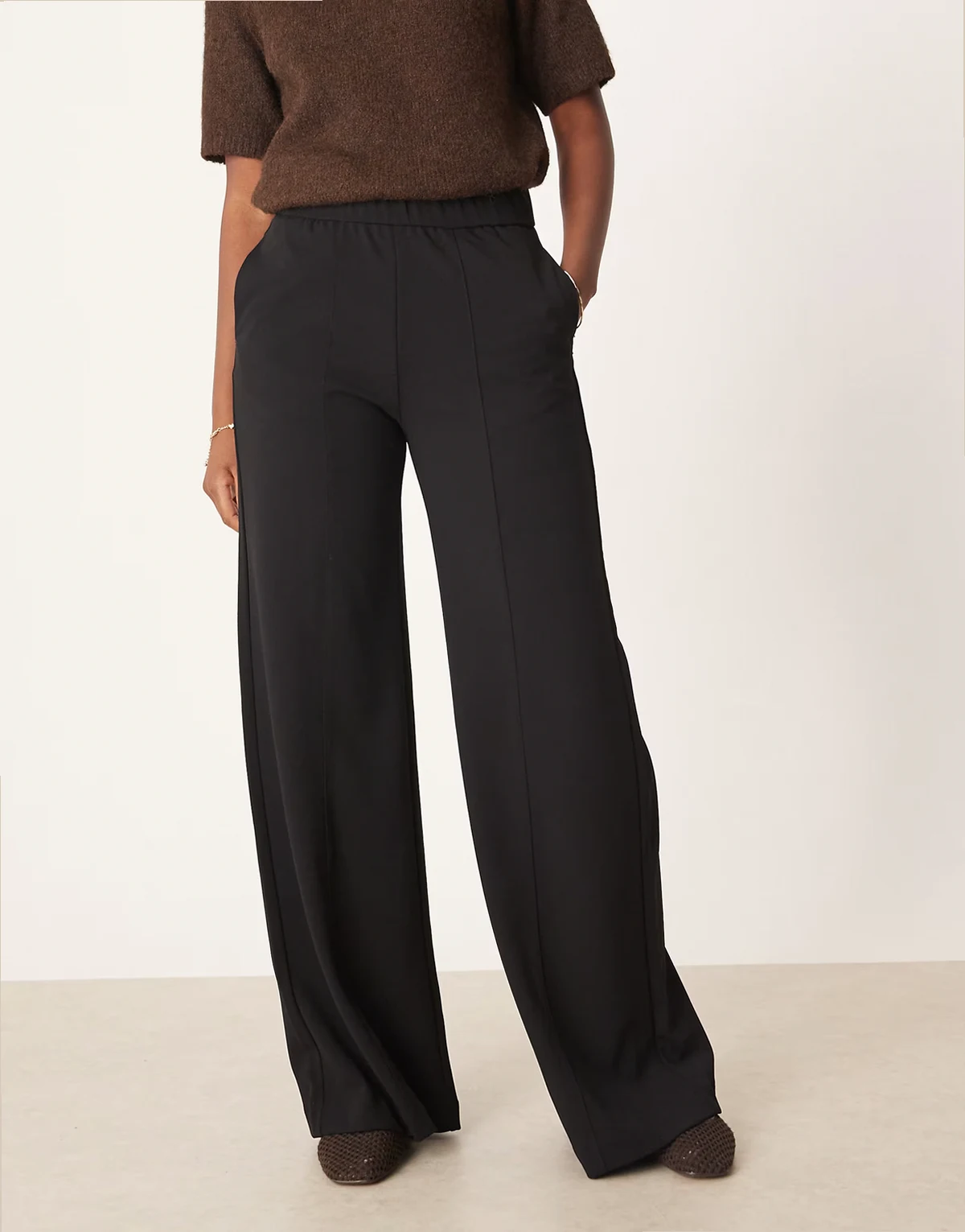 wide leg pants in black