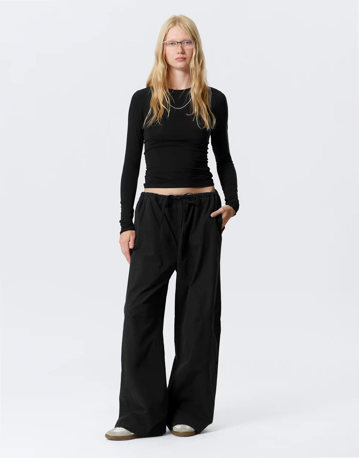 – Hose aus Ripstop in Schwarz mit weitem Bein und elastischem Bund