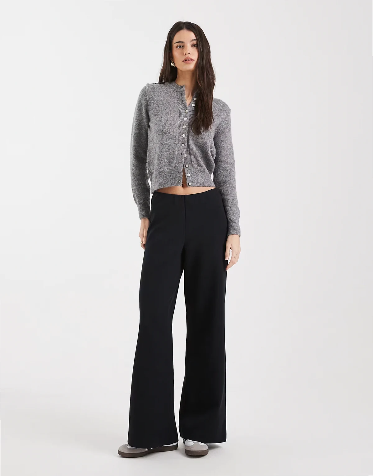 – Basic-Hose aus Interlock-Jersey in Schwarz mit weitem Bein