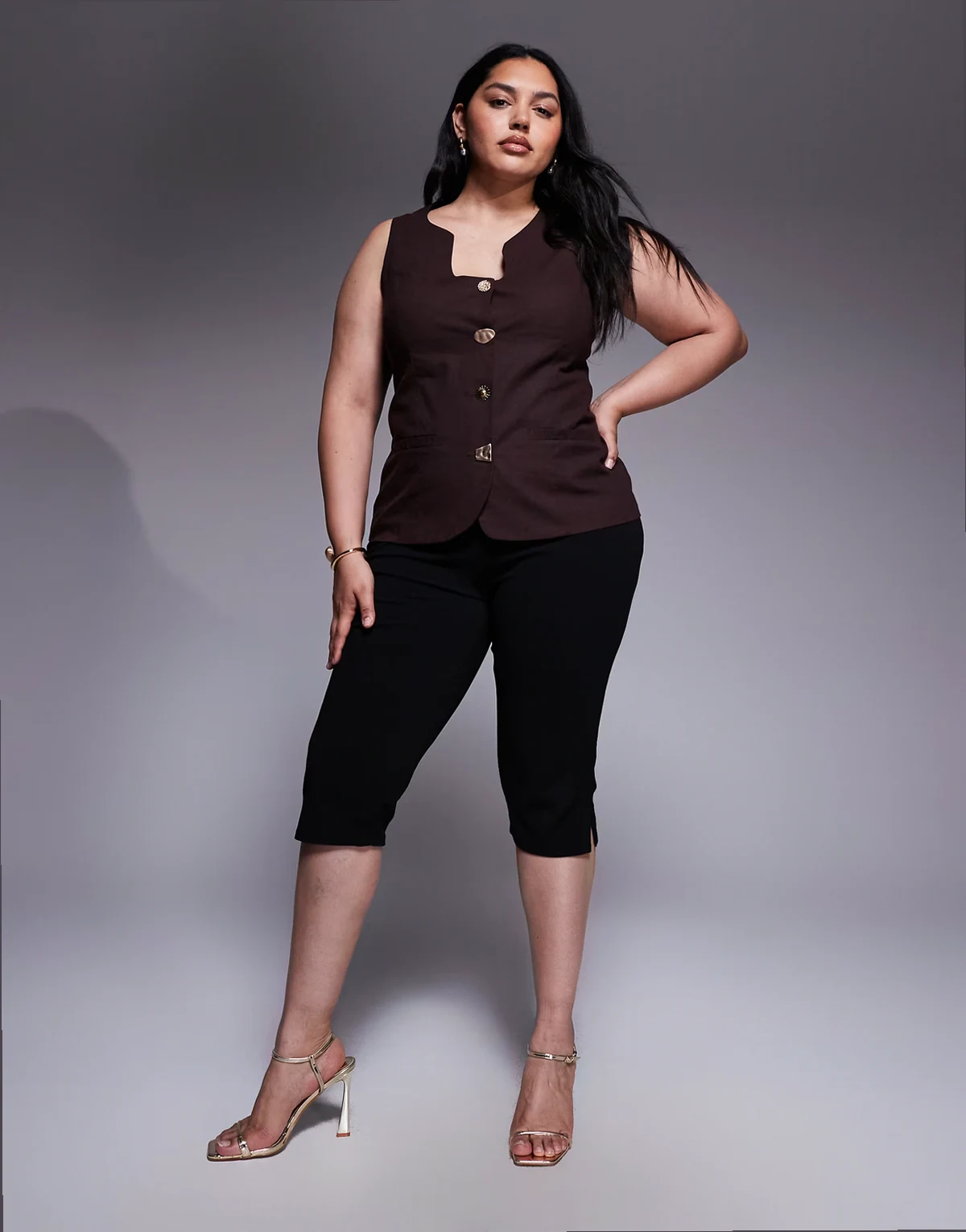 ASOS DESIGN Curve – Czarne spodnie capri z rozcięciem z boku