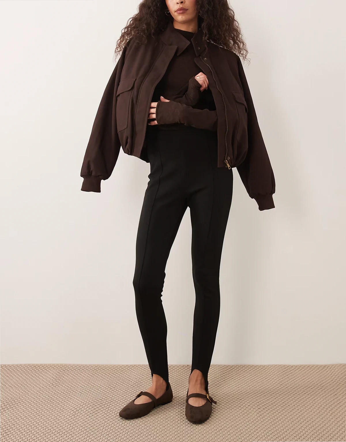 – Steg-Leggings in Schwarz mit Biesen
