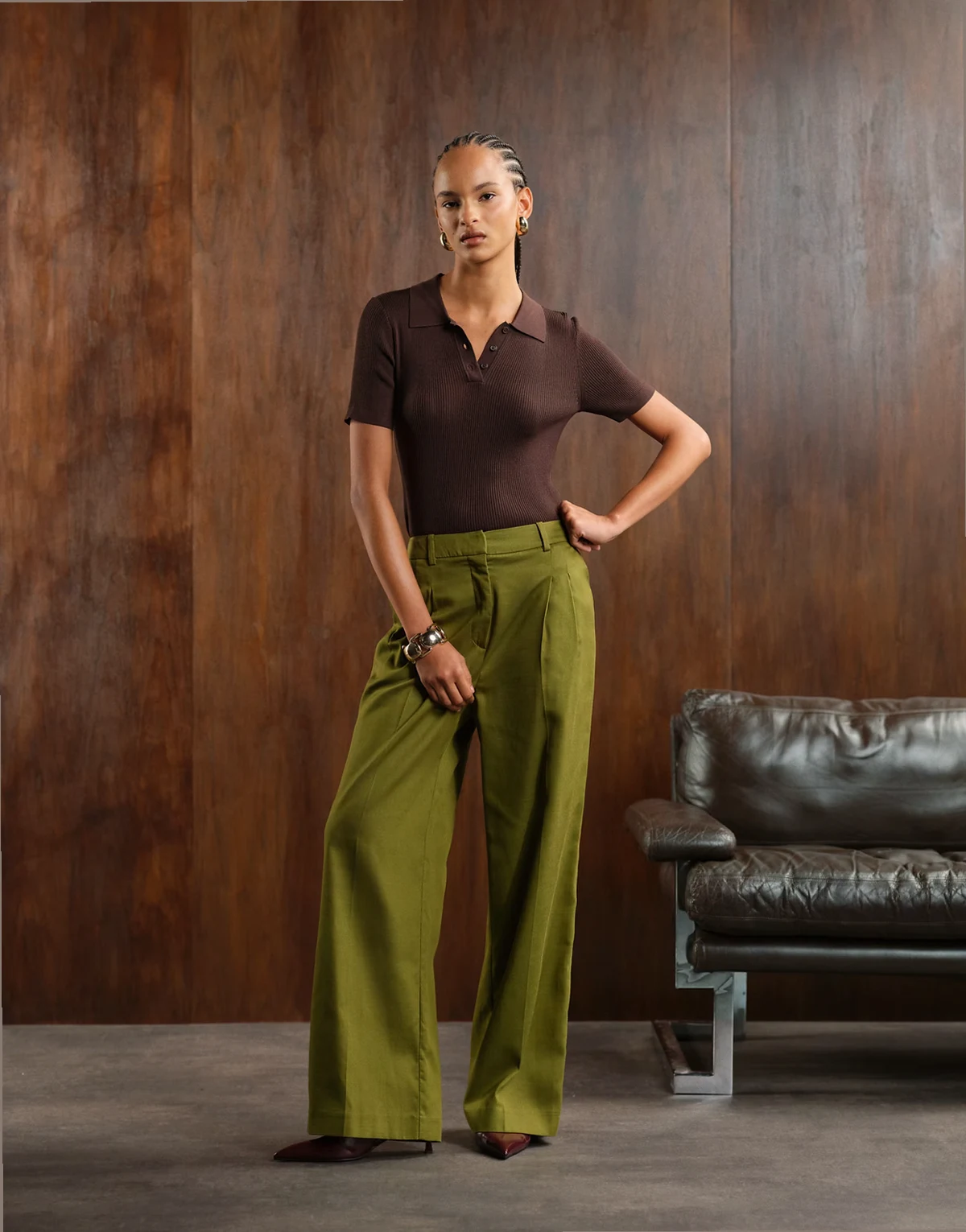 – Jax – Eleganckie spodnie z szerokimi nogawkami w kolorze khaki, część zestawu