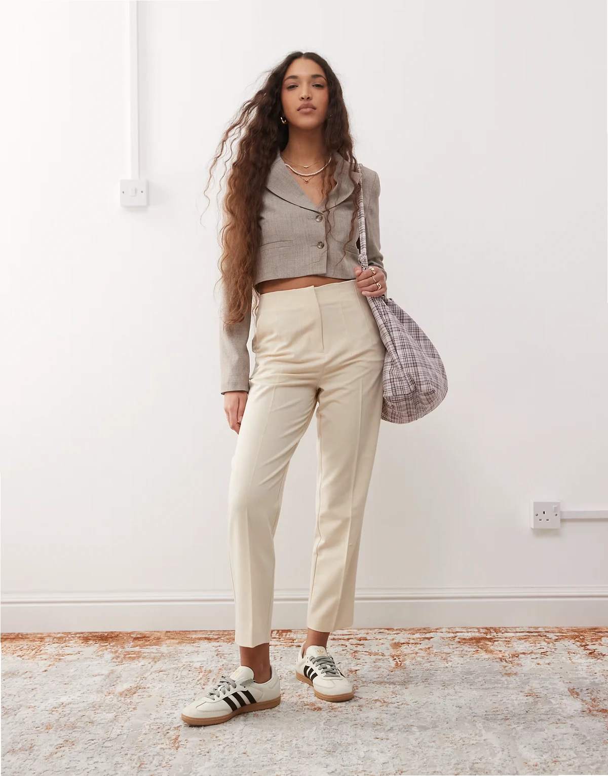 – Essentials – Zigarettenhose in Beige