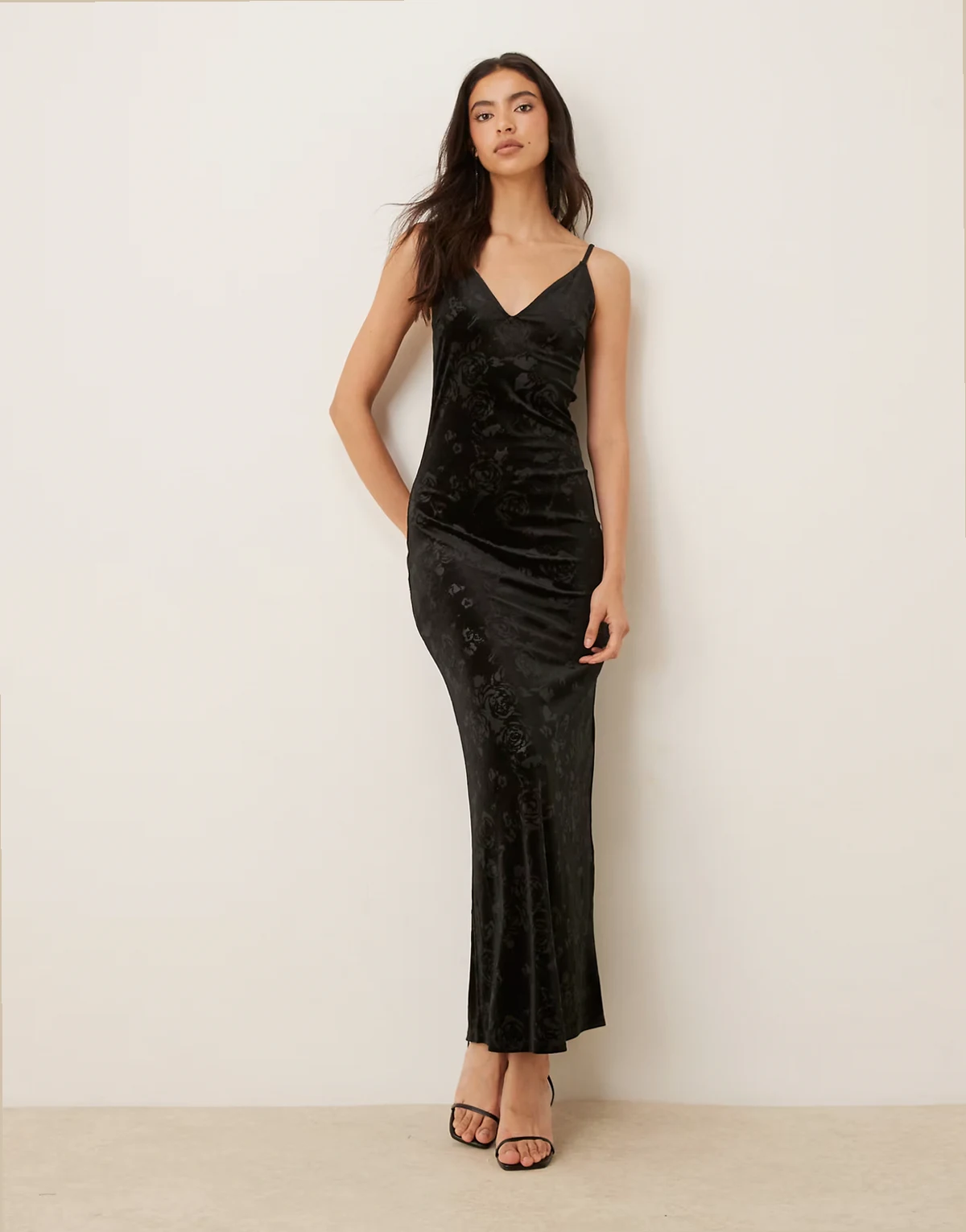 – Maxikleid aus Jacquard-Samt in Schwarz mit Rosenmuster