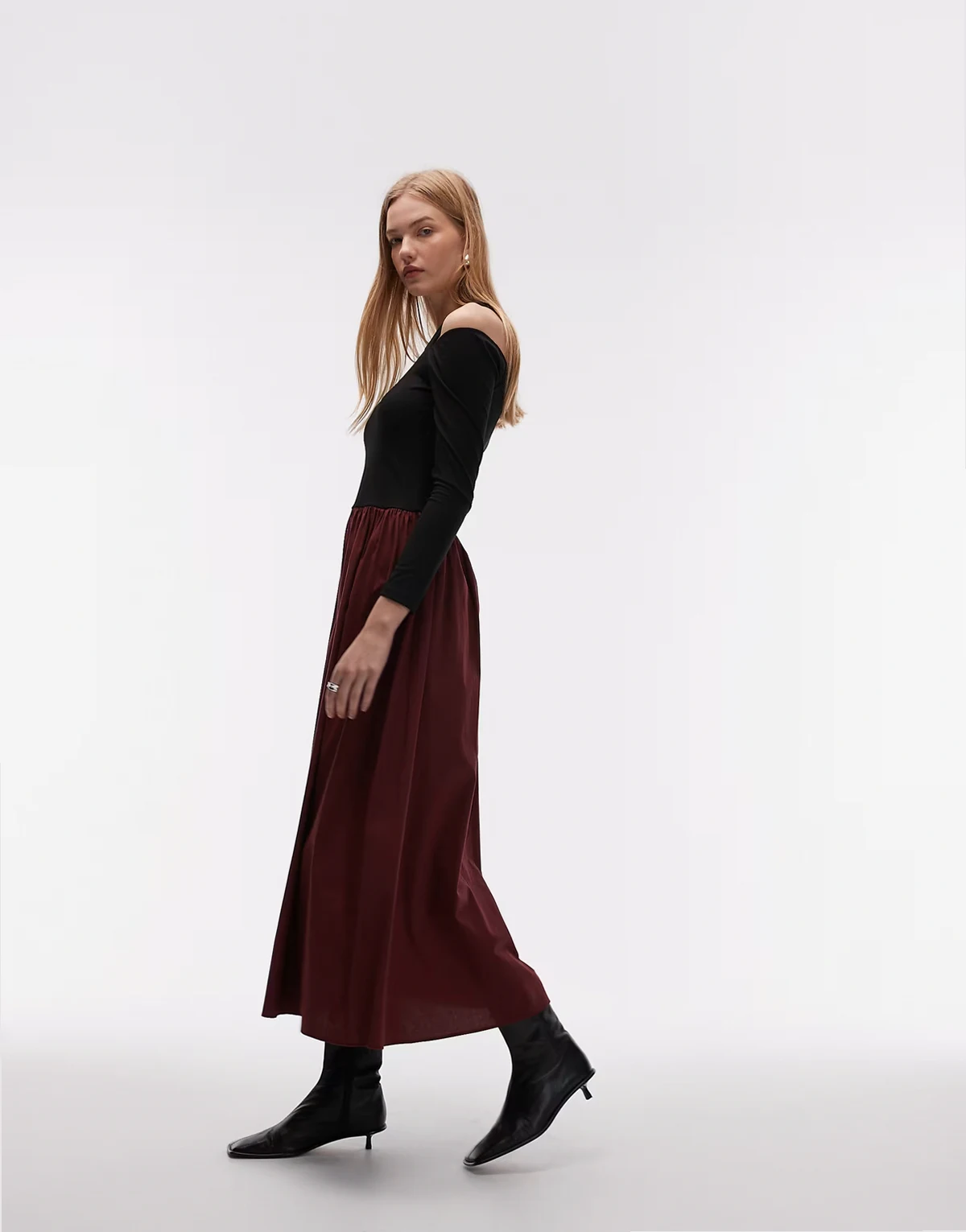– Langärmliges Hybrid-Maxikleid in Burgunderrot