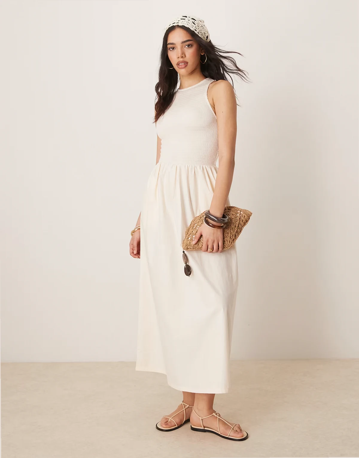 – Midikleid in Creme mit Ringerrücken, Oberpartie mit Knitterstruktur und Popeline-Rock