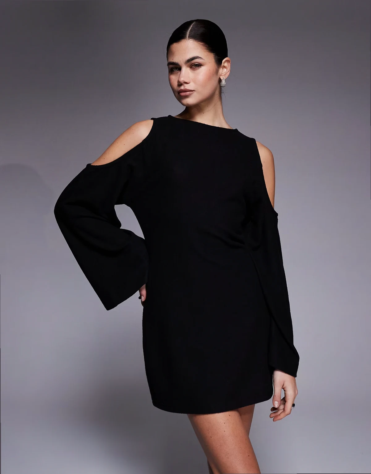– Superweiches Minikleid in Schwarz mit Schulterausschnitten