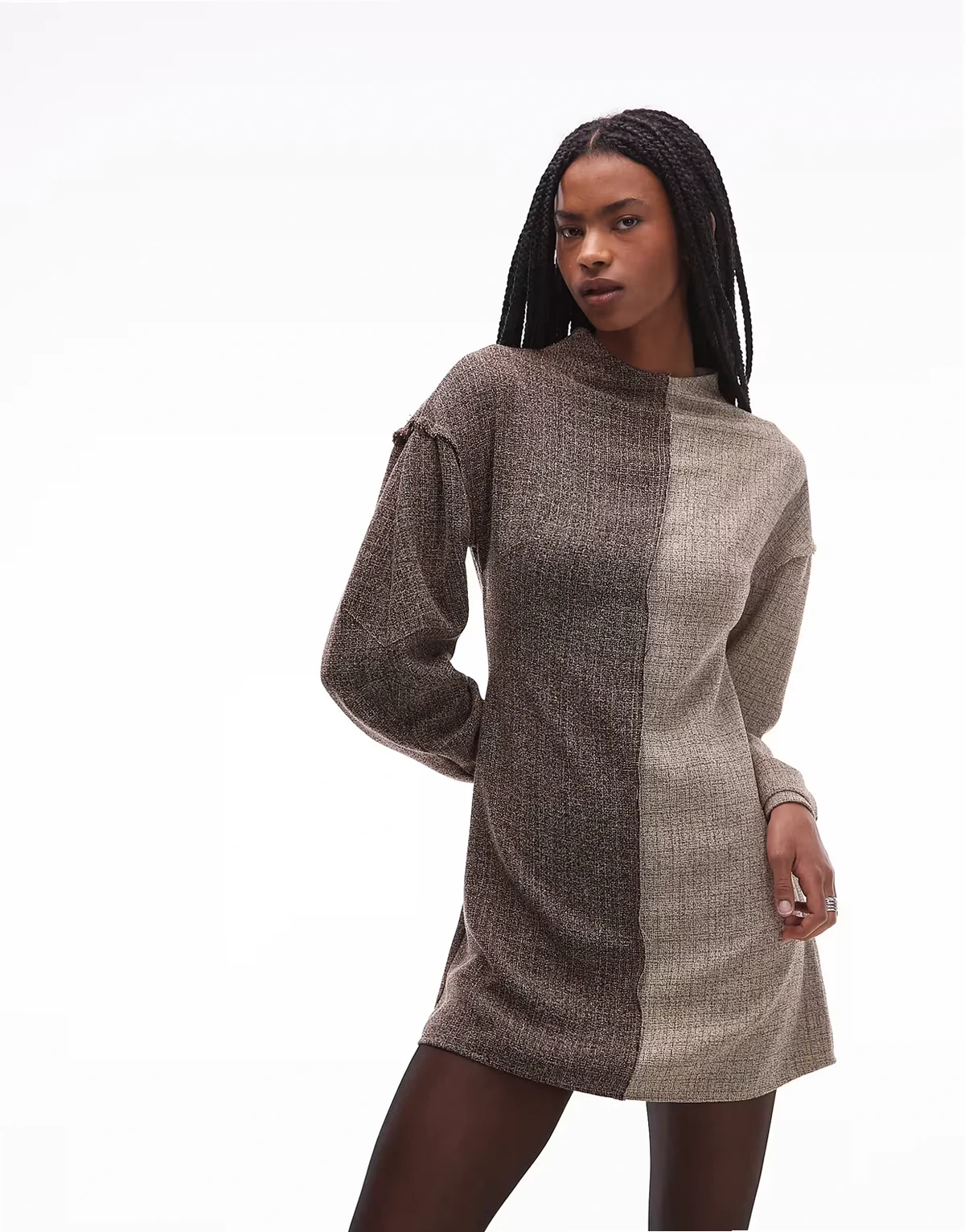 – Langärmliges Minikleid aus Tweed in Braun mit farblich abgesetztem Design