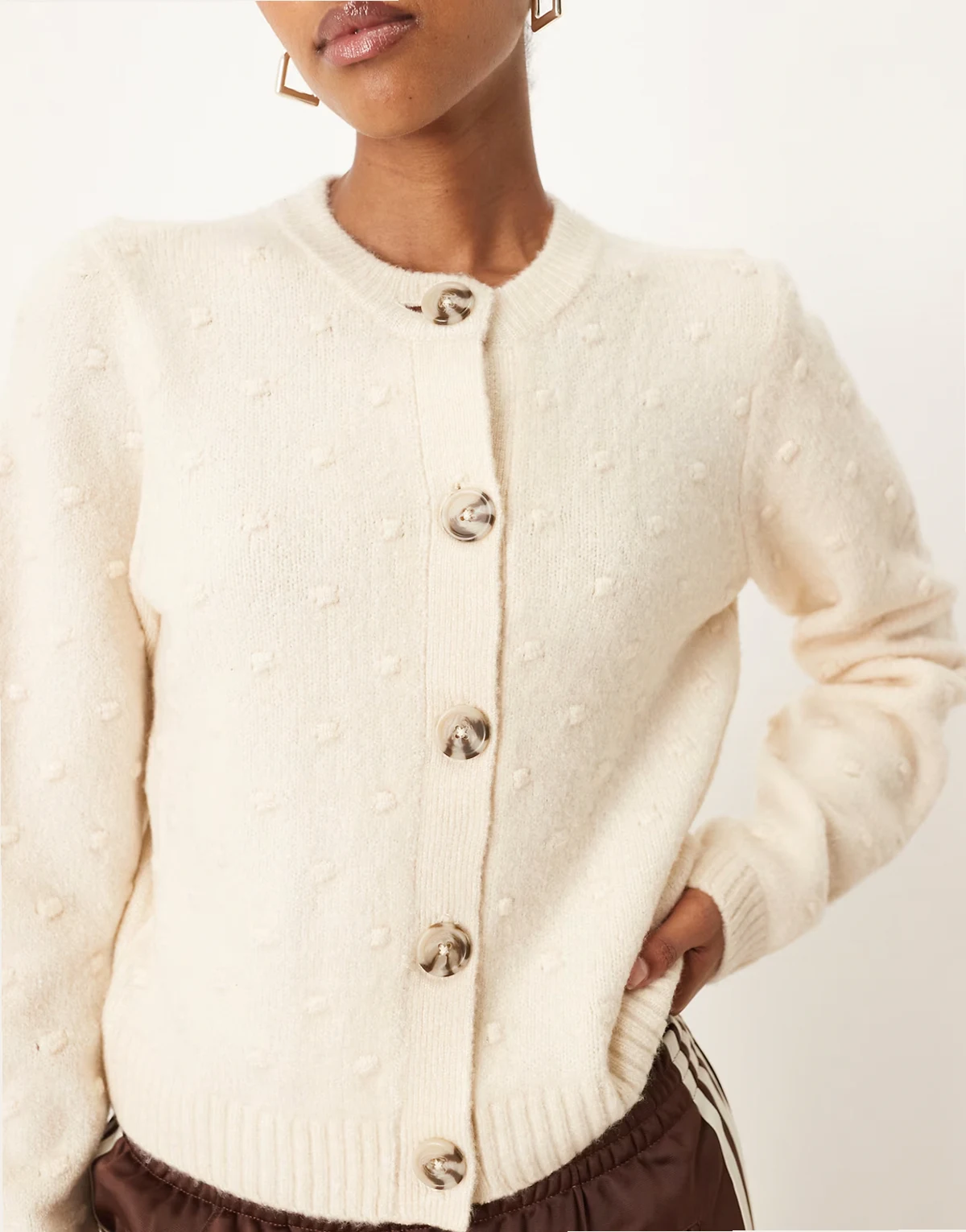 – Langärmlige Strickjacke in Creme mit Jacquardmuster