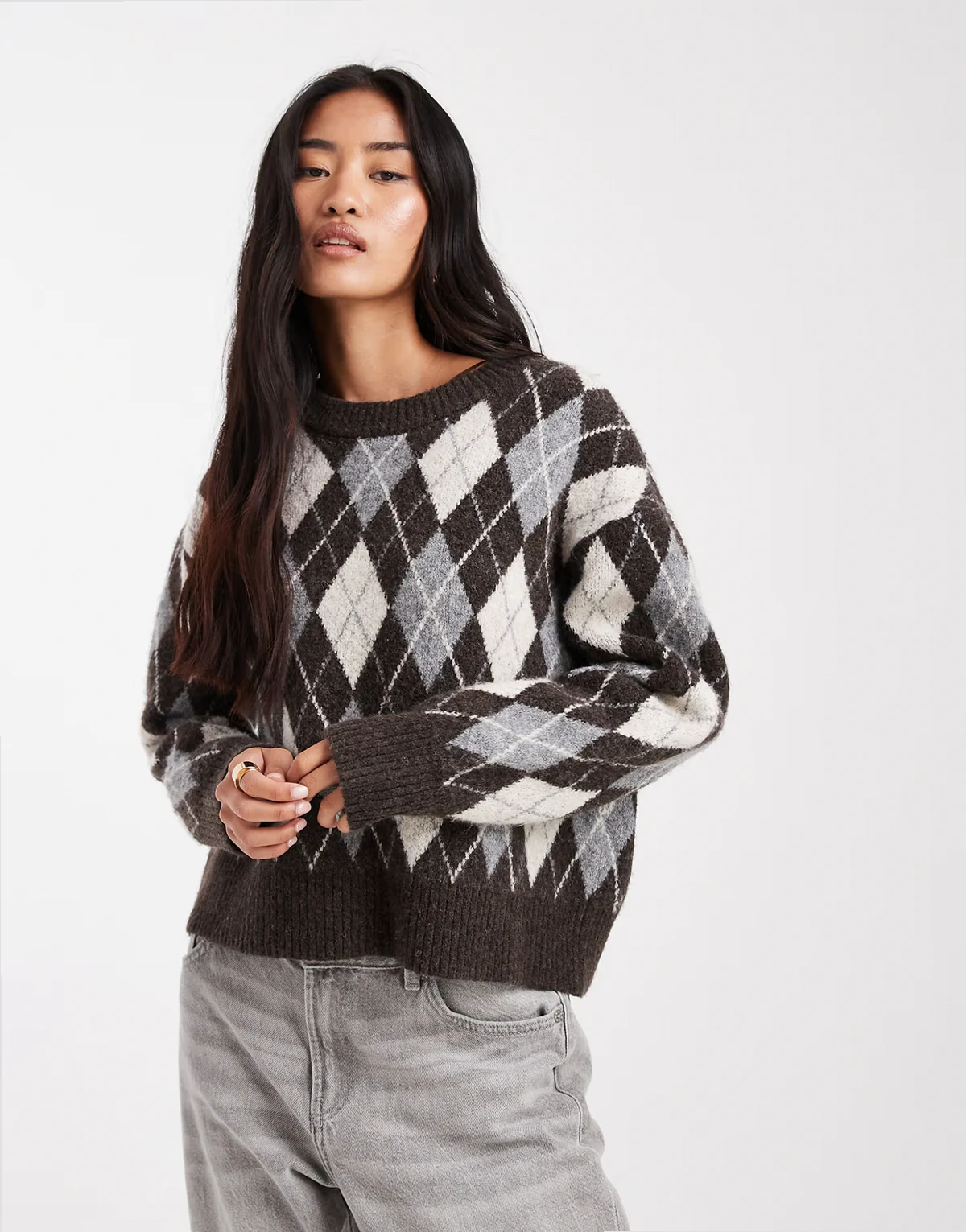 – Angerauter Strickpullover mit Rautenmuster in Braun