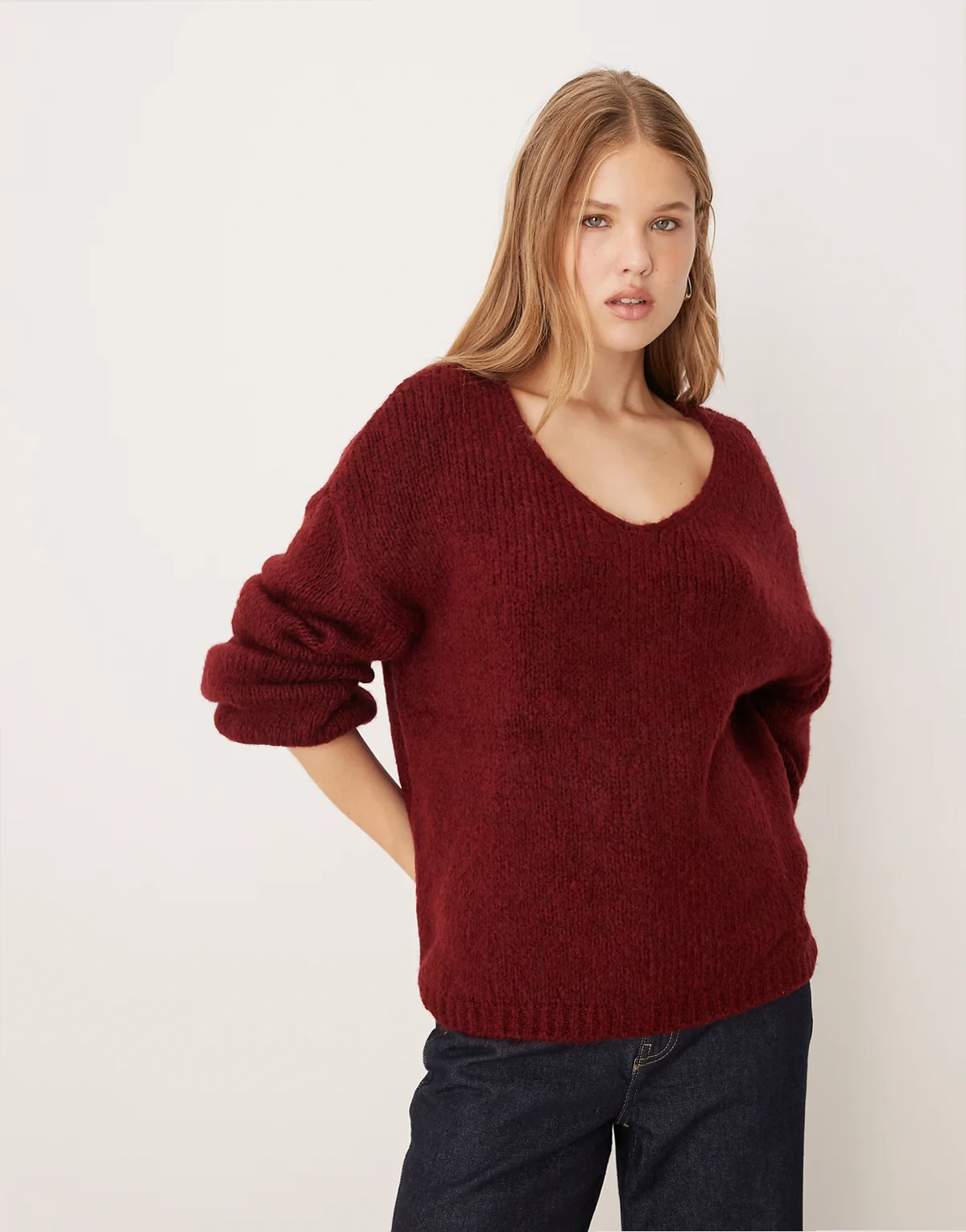 – Bordowy dwustronny sweter z dzianiny oversize
