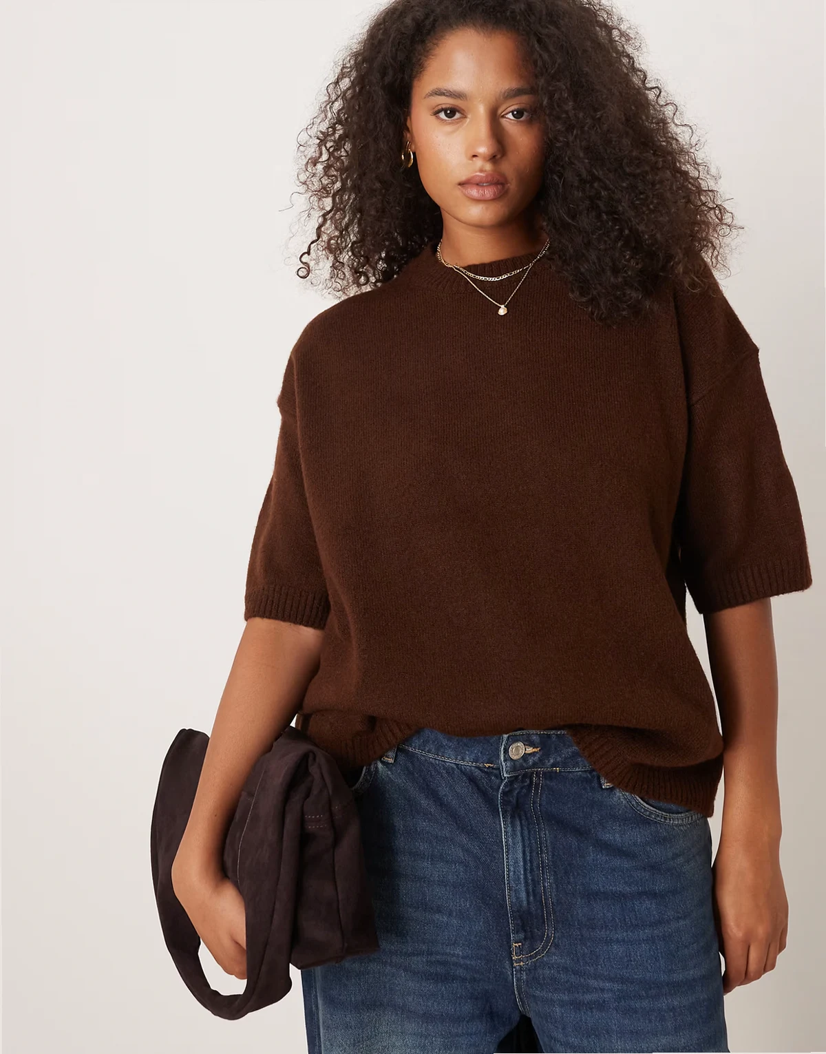ASOS DESIGN Curve – Czekoladowy puszysty T-shirt dzianinowy z okrągłym dekoltem