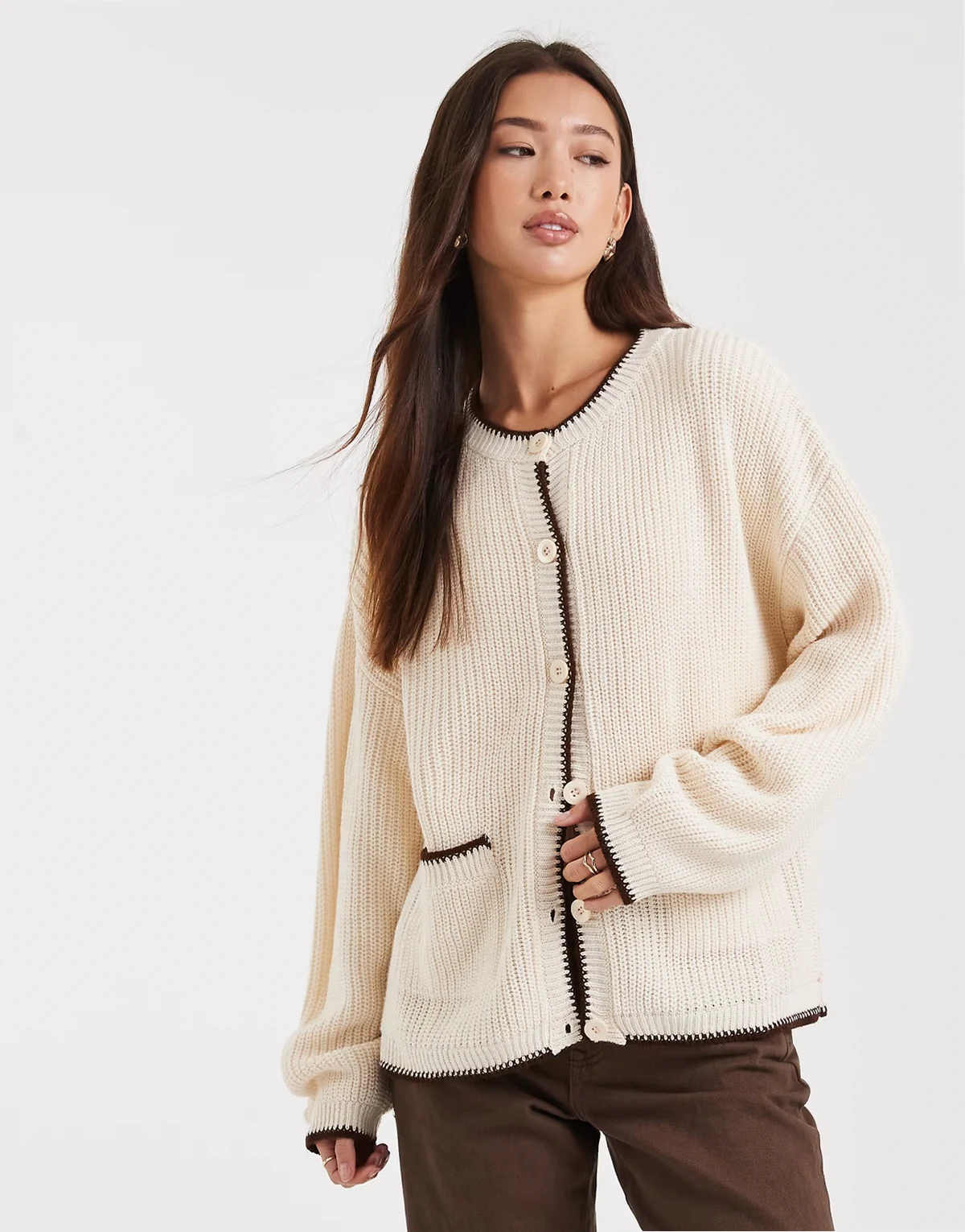 – Strickjacke in Buttermilchgelb mit Langettenstich und zwei Taschen