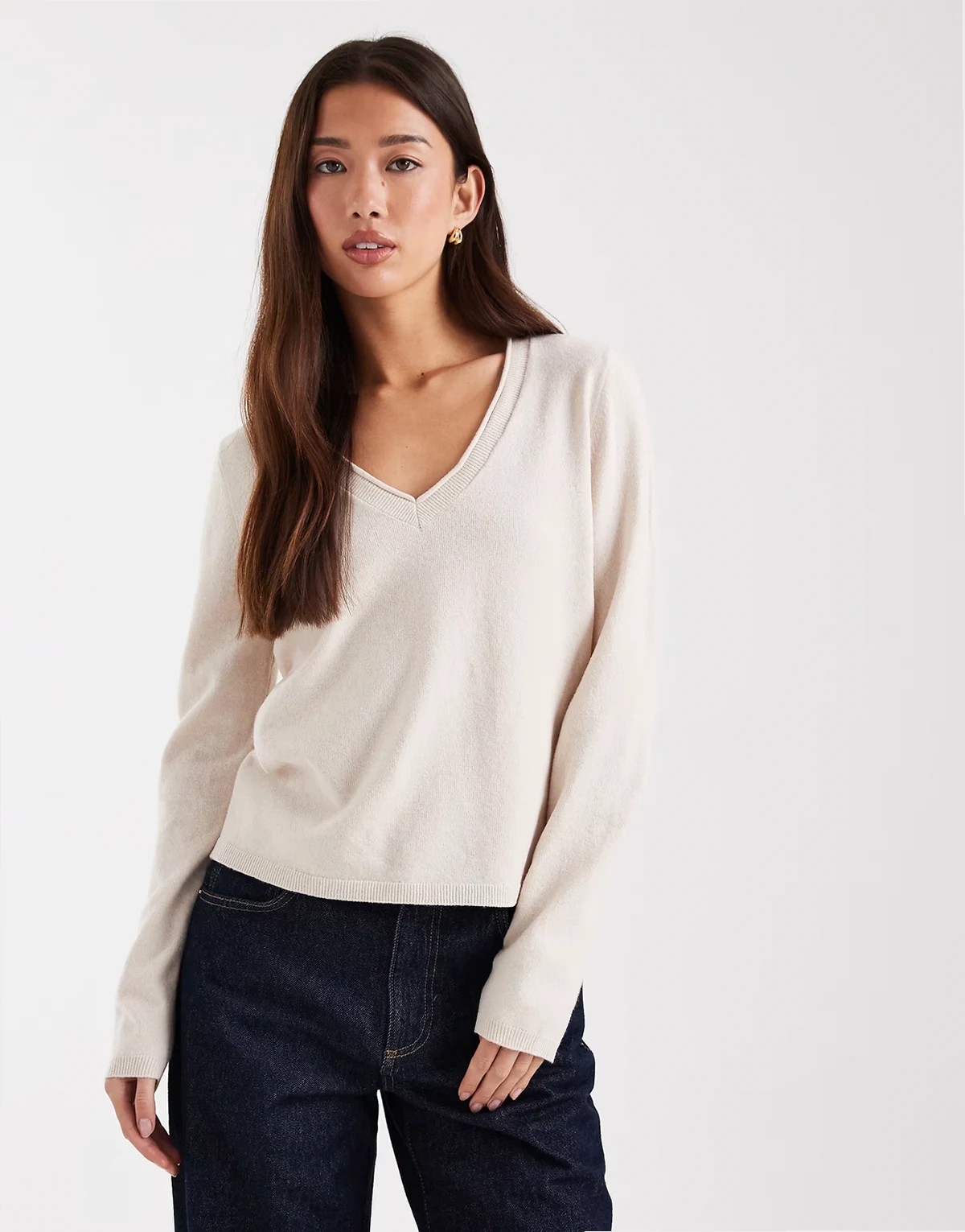 – Strickoberteil in Steinbeige mit V-Ausschnitt