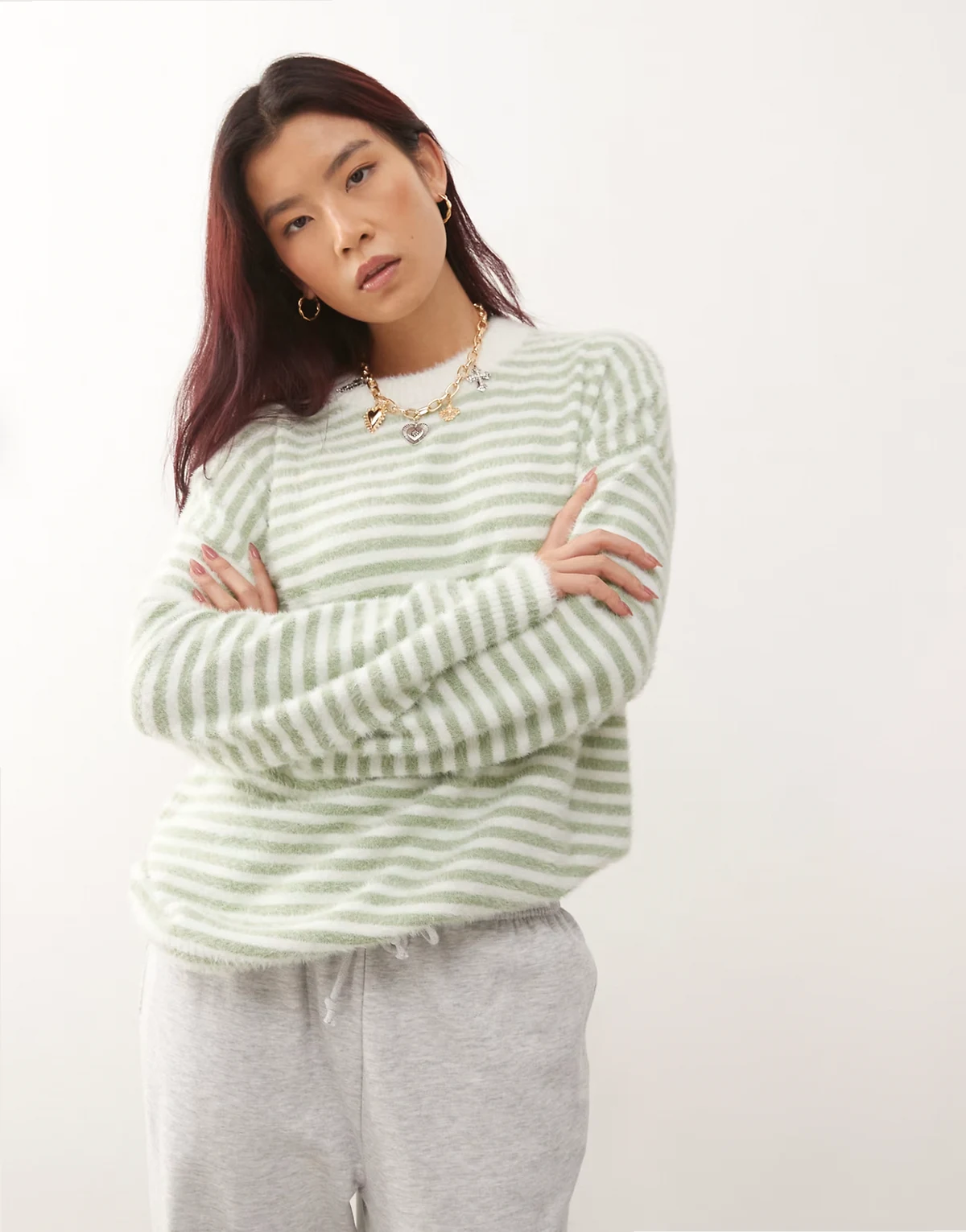 – Flauschiger Oversize-Pullover in Grün mit Streifen