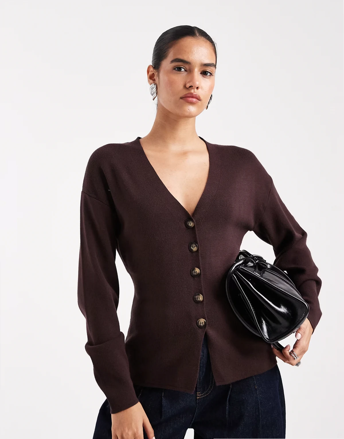 – Strickjacke in Schokobraun mit Knopfdetails