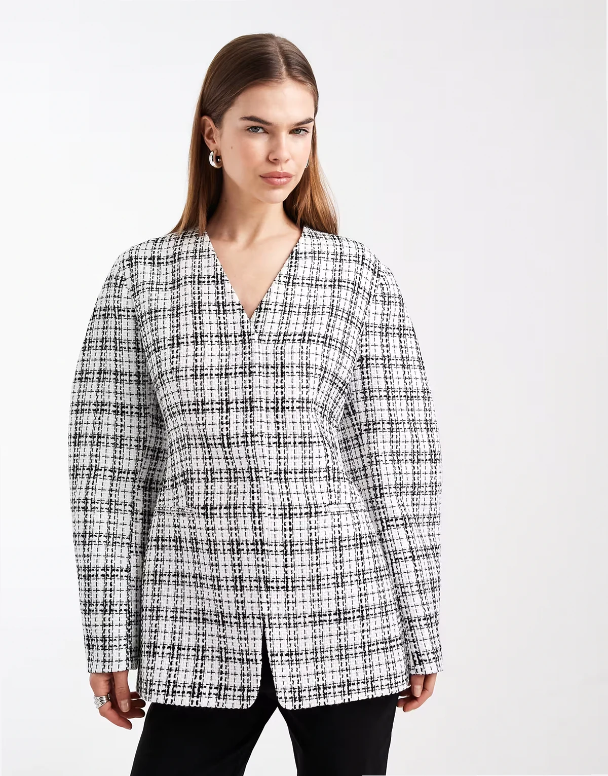 – Taillierter Blazer aus Tweed in Ecru