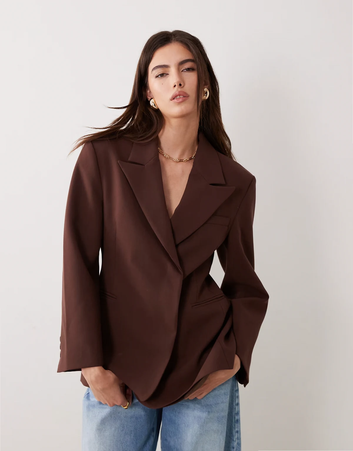 – Zweireihiger Blazer in dunklem Schokobraun
