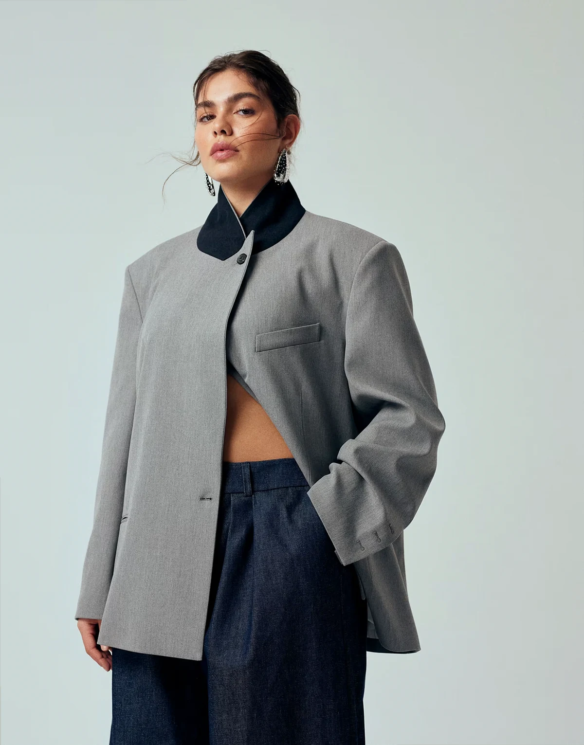 Curve – Oversize-Blazer in meliertem Grau mit farblich abgesetztem Kragen