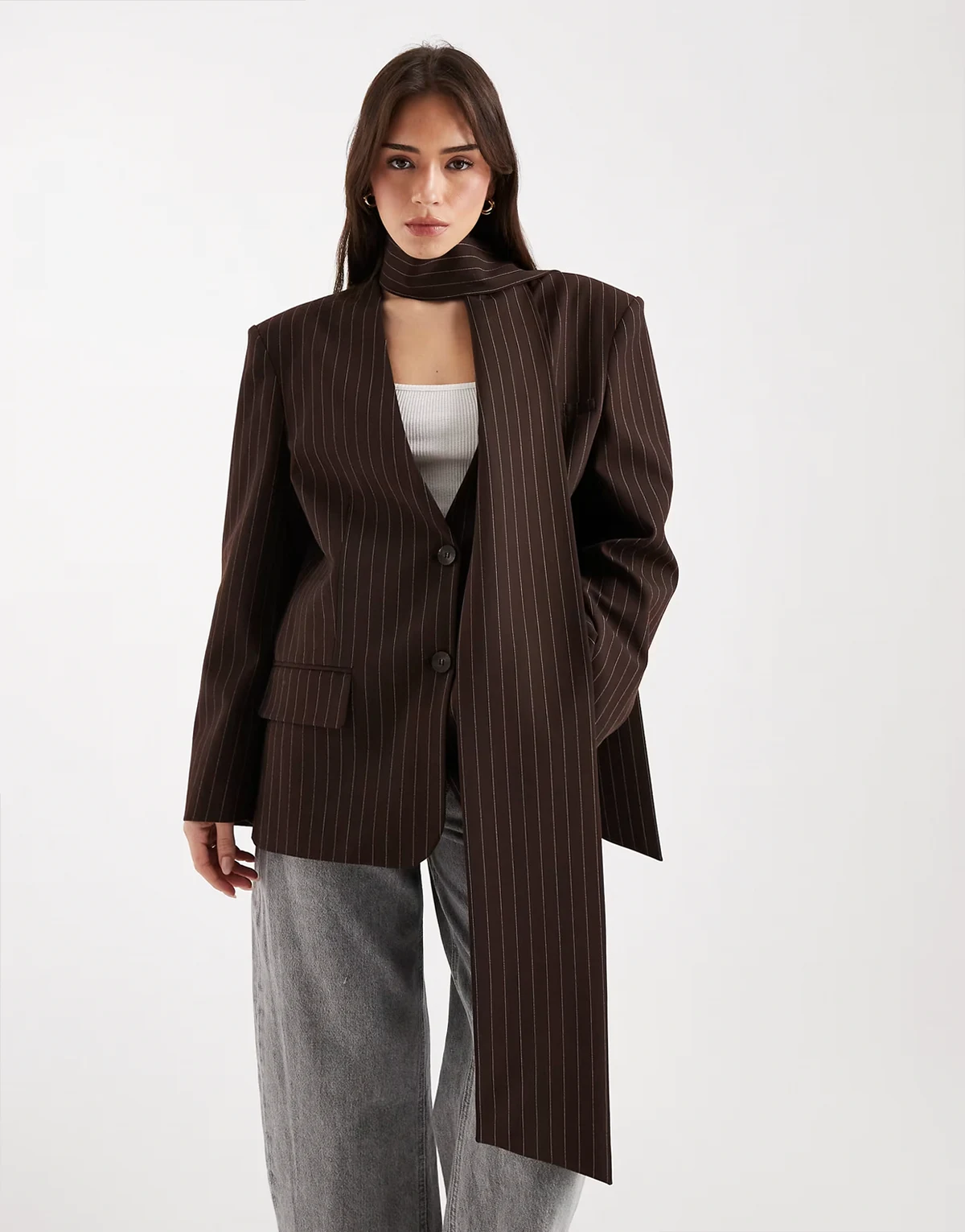– Oversize-Blazer in Schokobraun mit Schalkragen und Nadelstreifen