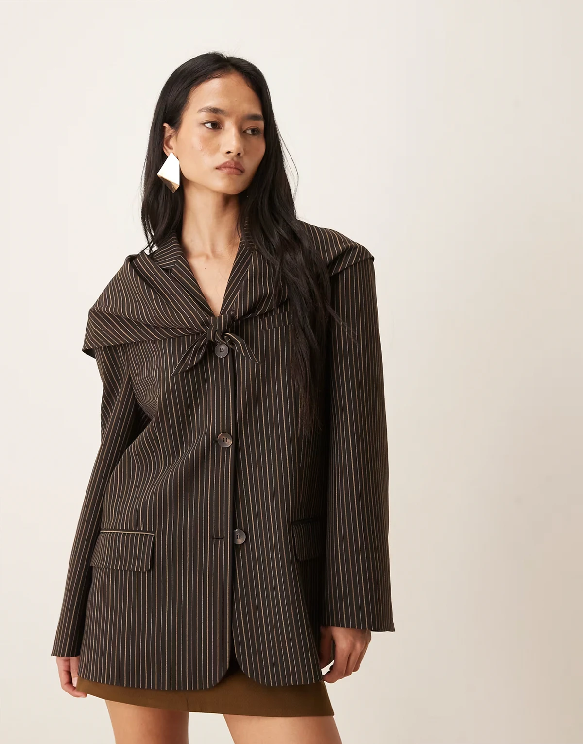 – Blazer in Braun mit Schaldetail und Nadelstreifen
