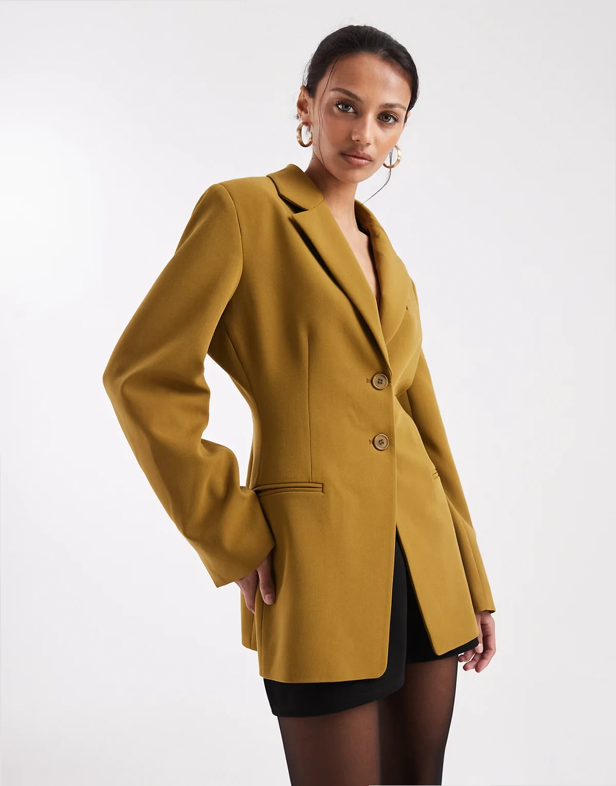 – Taillierter Blazer in Olivgrün