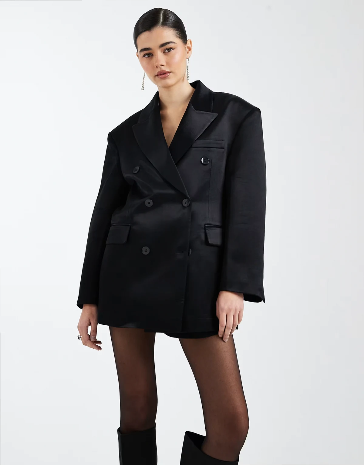 – Zweireihiger Oversize-Blazer aus Satin in Schwarz