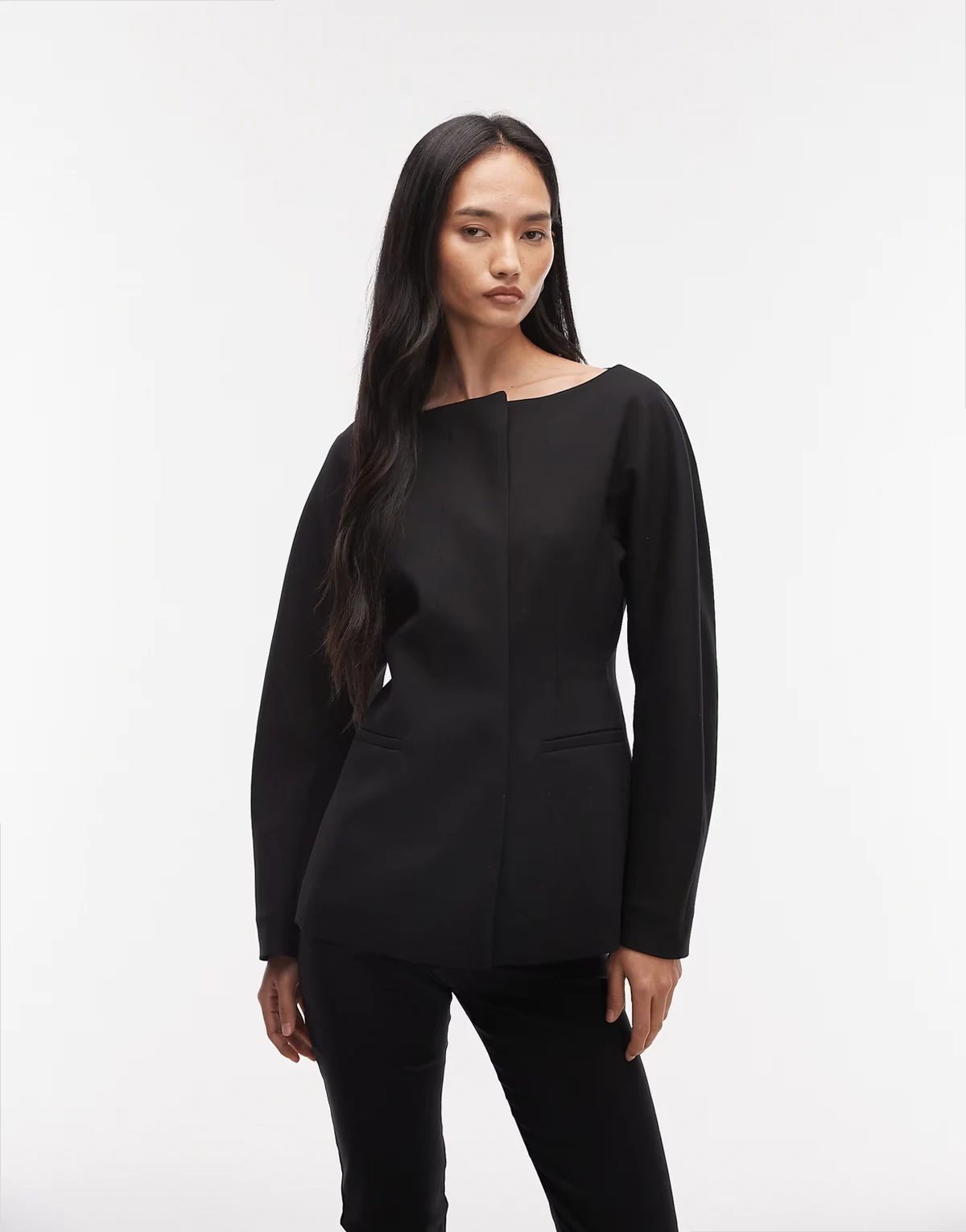 – Blazer aus Wollmix mit U-Boot-Ausschnitt in Schwarz