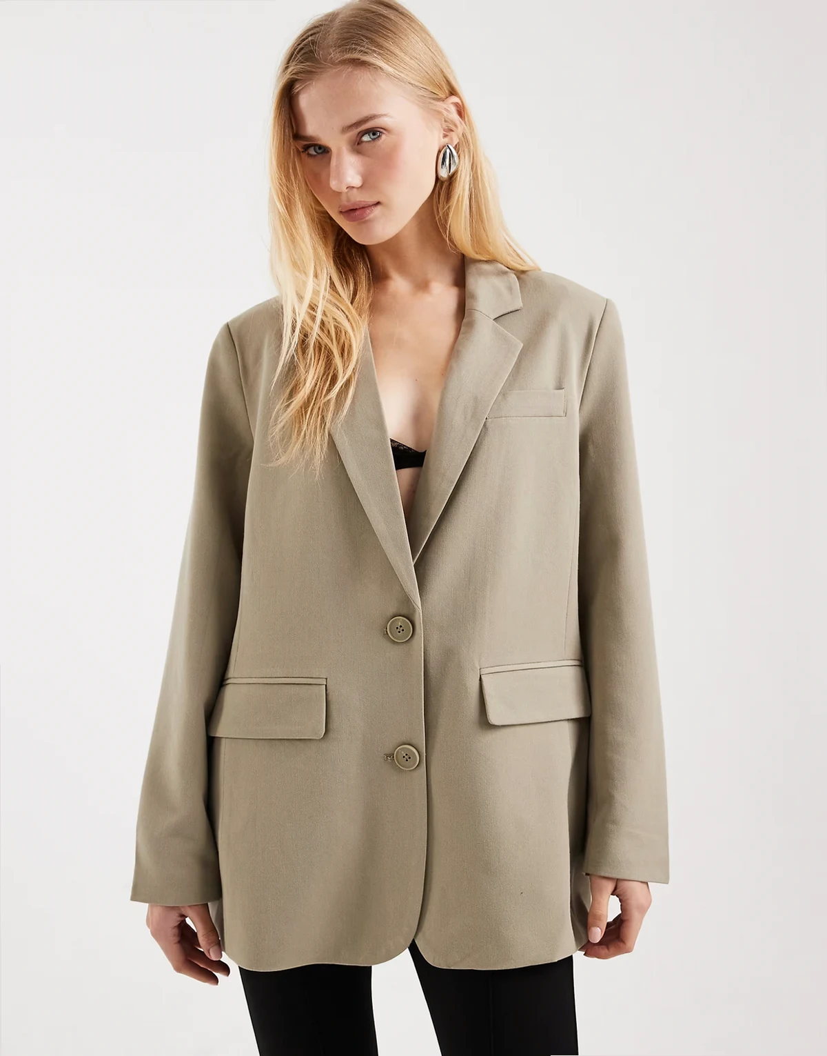 – Eleganter, kastiger Oversize-Blazer in blassem Khakigrün