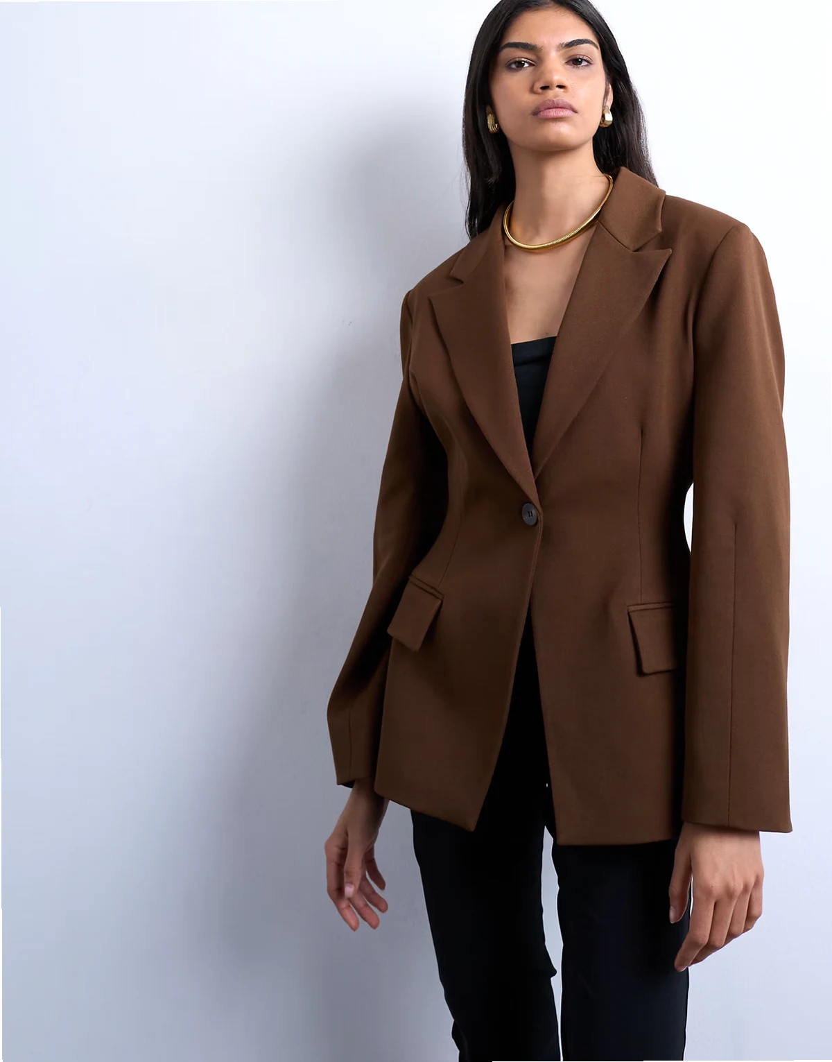 – Taillierter Blazer in Braun