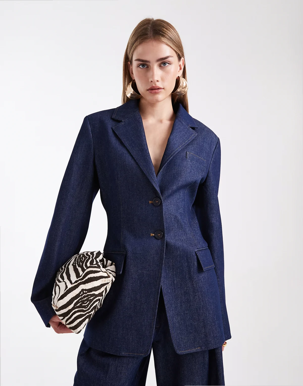 – Eleganter, taillierter Denim-Blazer in Indigoblau, Kombiteil