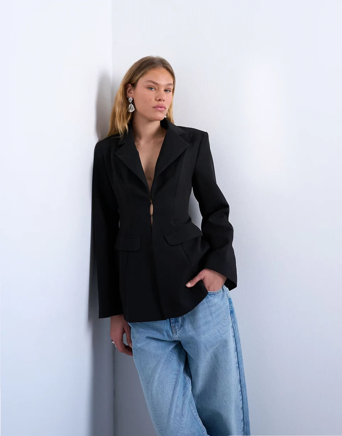 – Blazer in Schwarz mit tailliertem Schnitt, Kombiteil