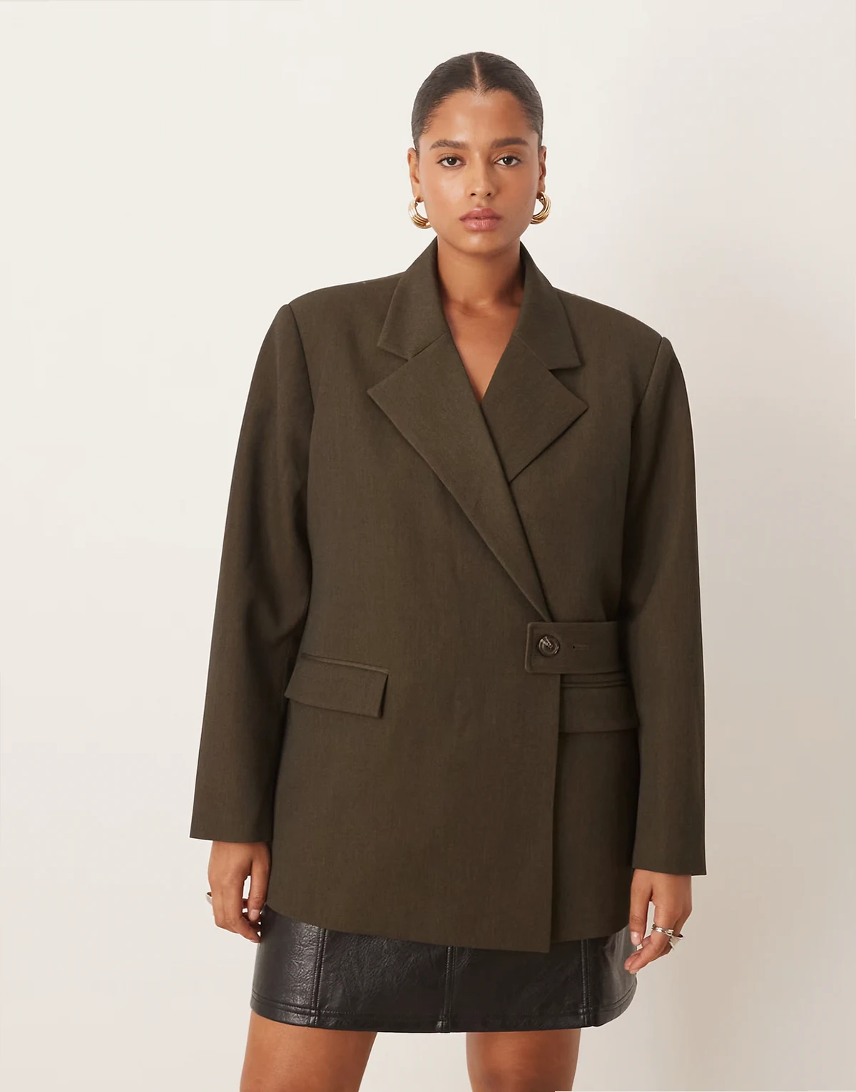 Curve – Relaxed-Fit-Blazer in Olivgrün mit Gürtel