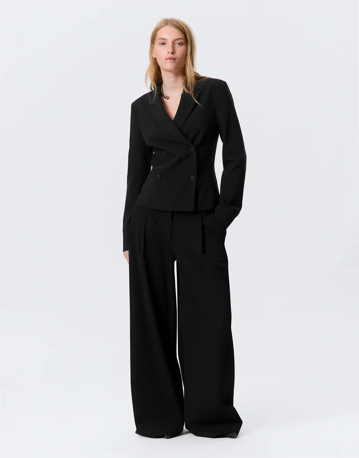– Zweireihiger Slim Fit-Blazer in Schwarz