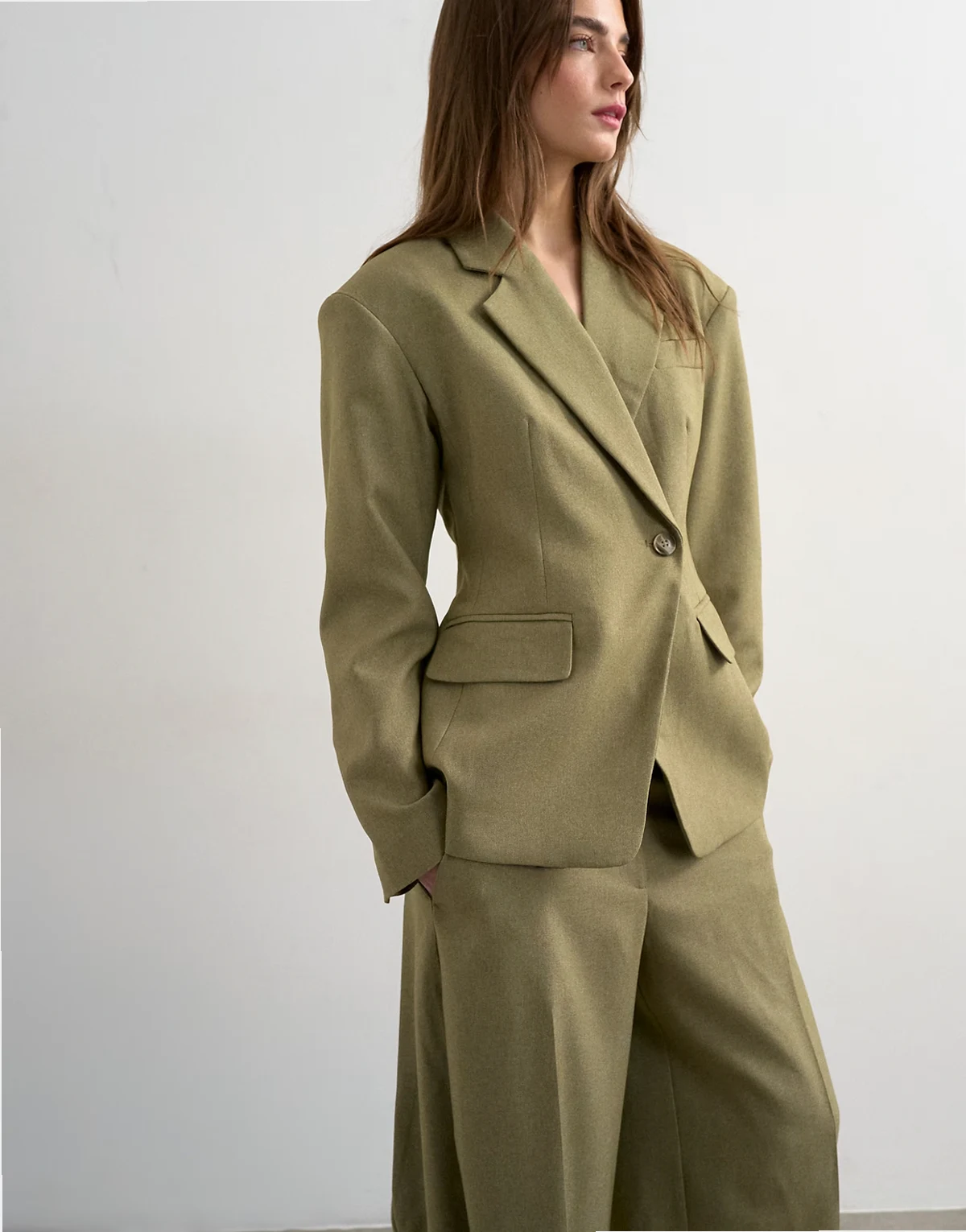 – Taillierter Blazer in Taupe mit Schulterpolstern, Kombiteil