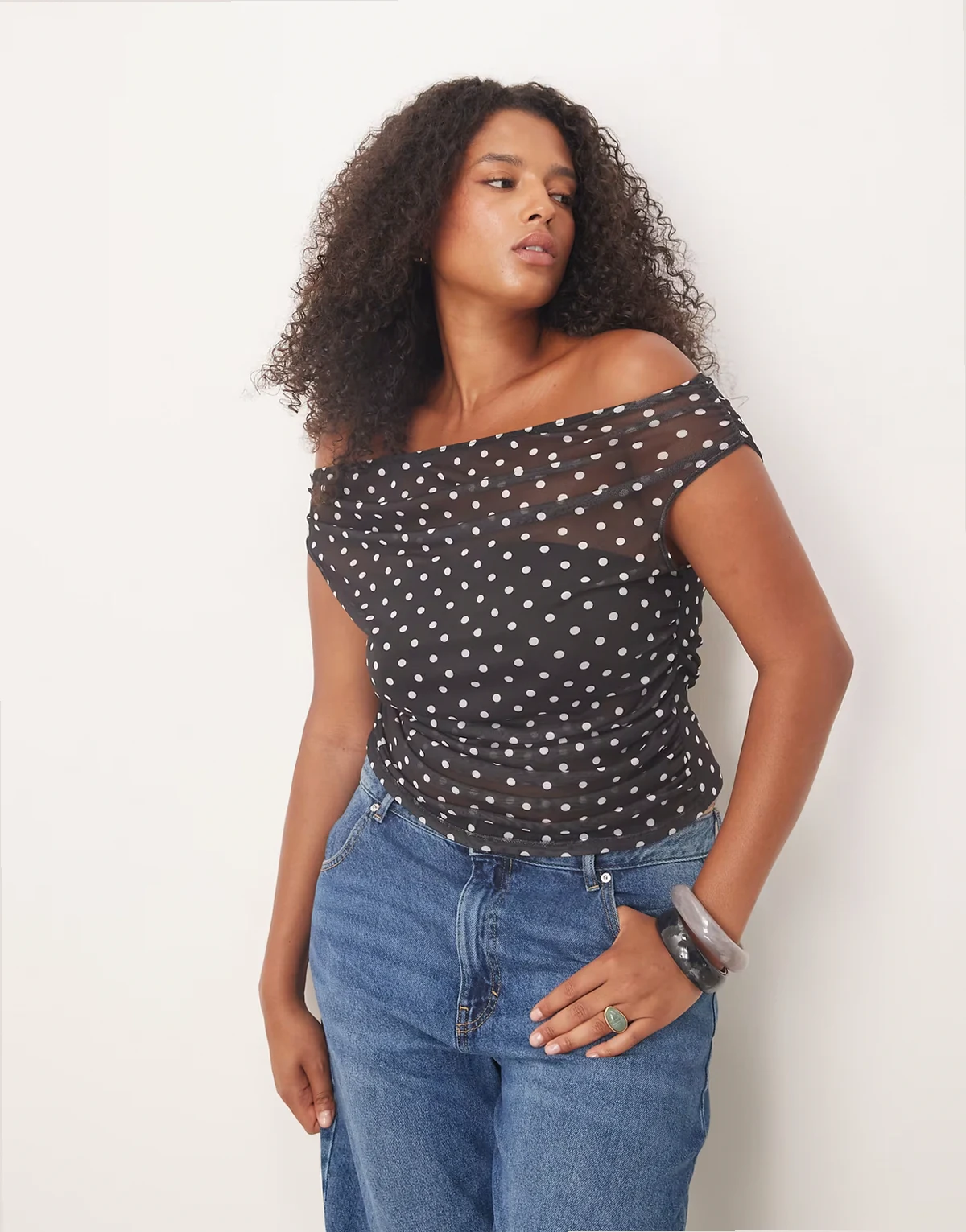 ASOS DESIGN Curve – Czarny, siateczkowy top ze zbieranymi, krótkimi rękawami i odsłoniętymi rękawami, w groszki