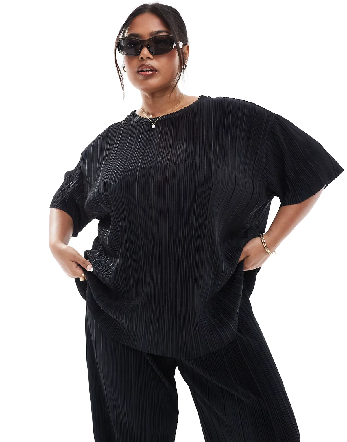 boxy plisse T-shirt in black - part of a set