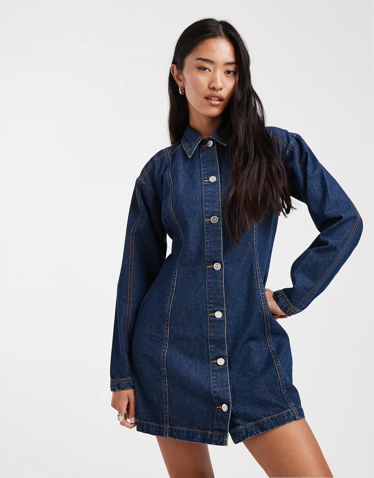 – Figurbetontes Jeans-Hemdkleid in Indigo-Waschung