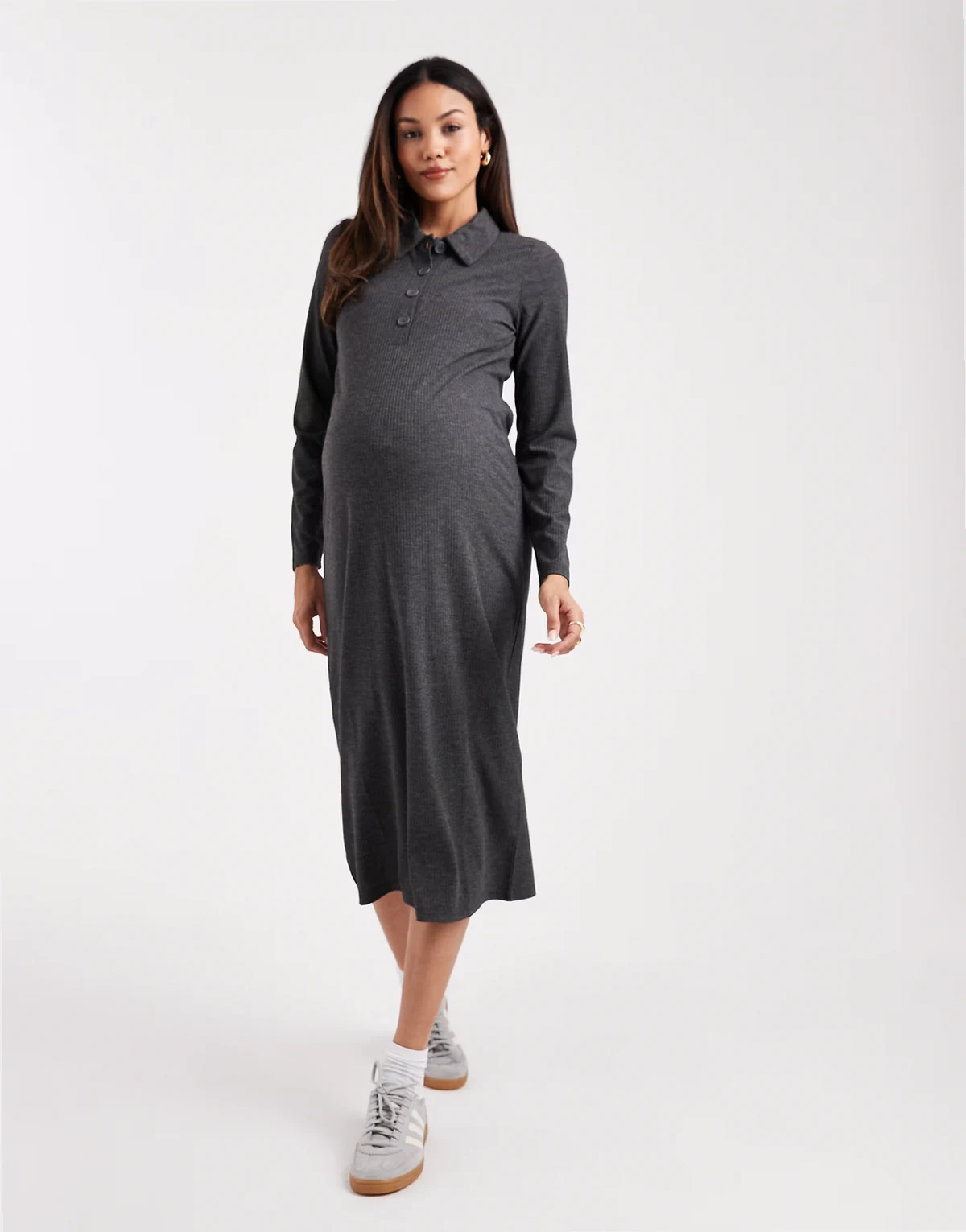 Mamalicious Maternity – Stillfreundliches, geripptes Jersey-Midikleid in meliertem Grau mit Polodetail
