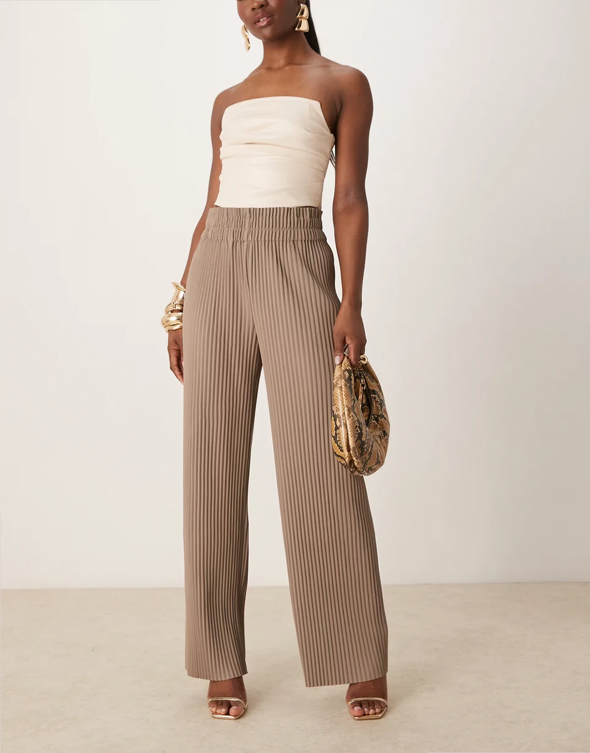– Plissierte Hose in Pilzbeige mit weitem Bein