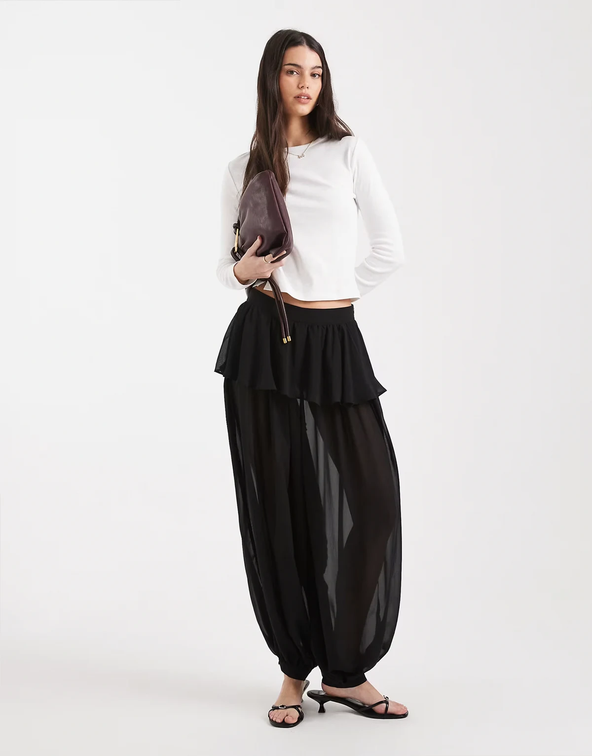 – Durchscheinende Ballonhose in Schwarz mit Rock-Overlay
