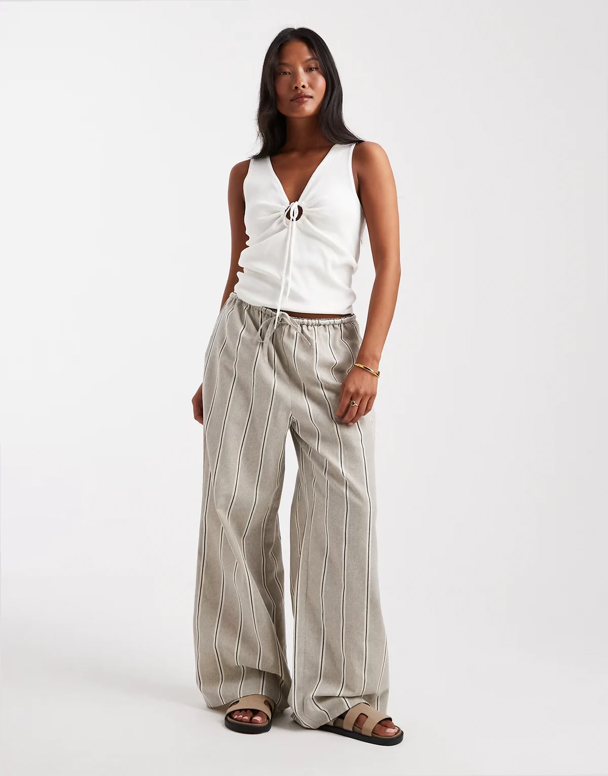 ASOS DESIGN Petite – Hose in Leinenoptik in Taupe mit Streifen und elastischem Bund mit Schnürung