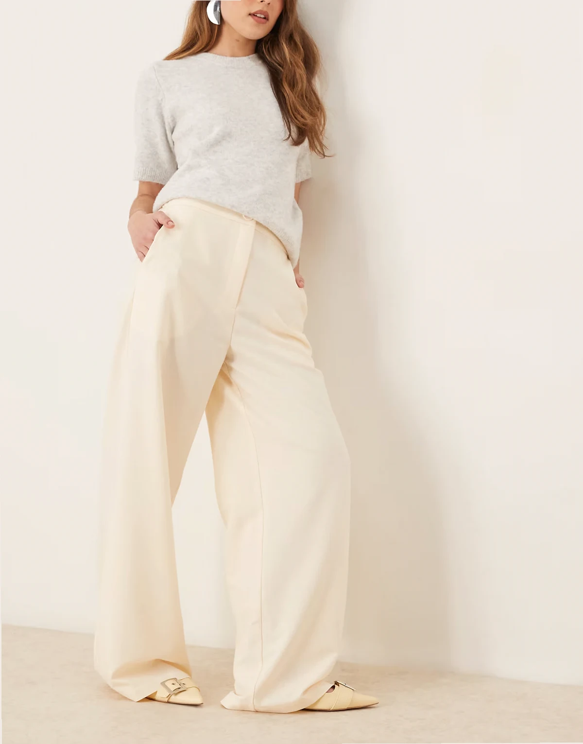 – Elegante Hose in Buttermilchweiß mit lockerem, geradem Schnitt