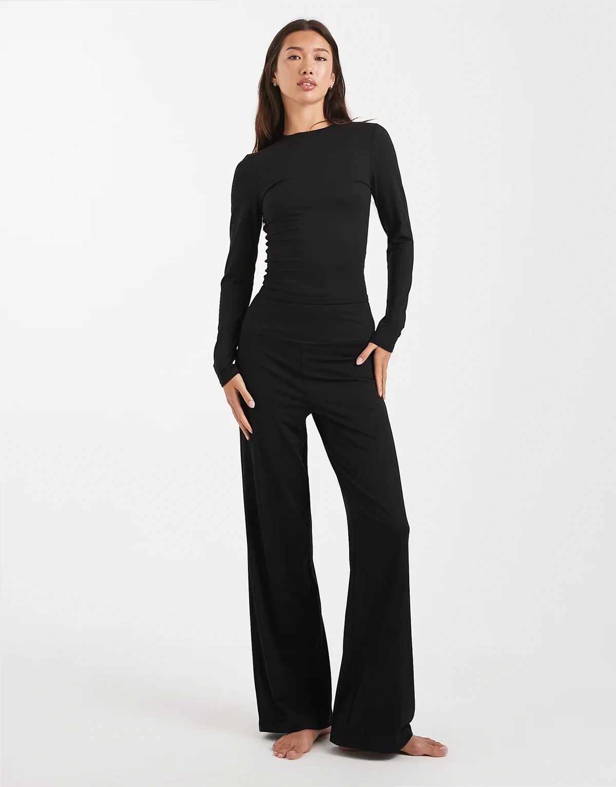– Formende Hose in Schwarz mit weitem Bein
