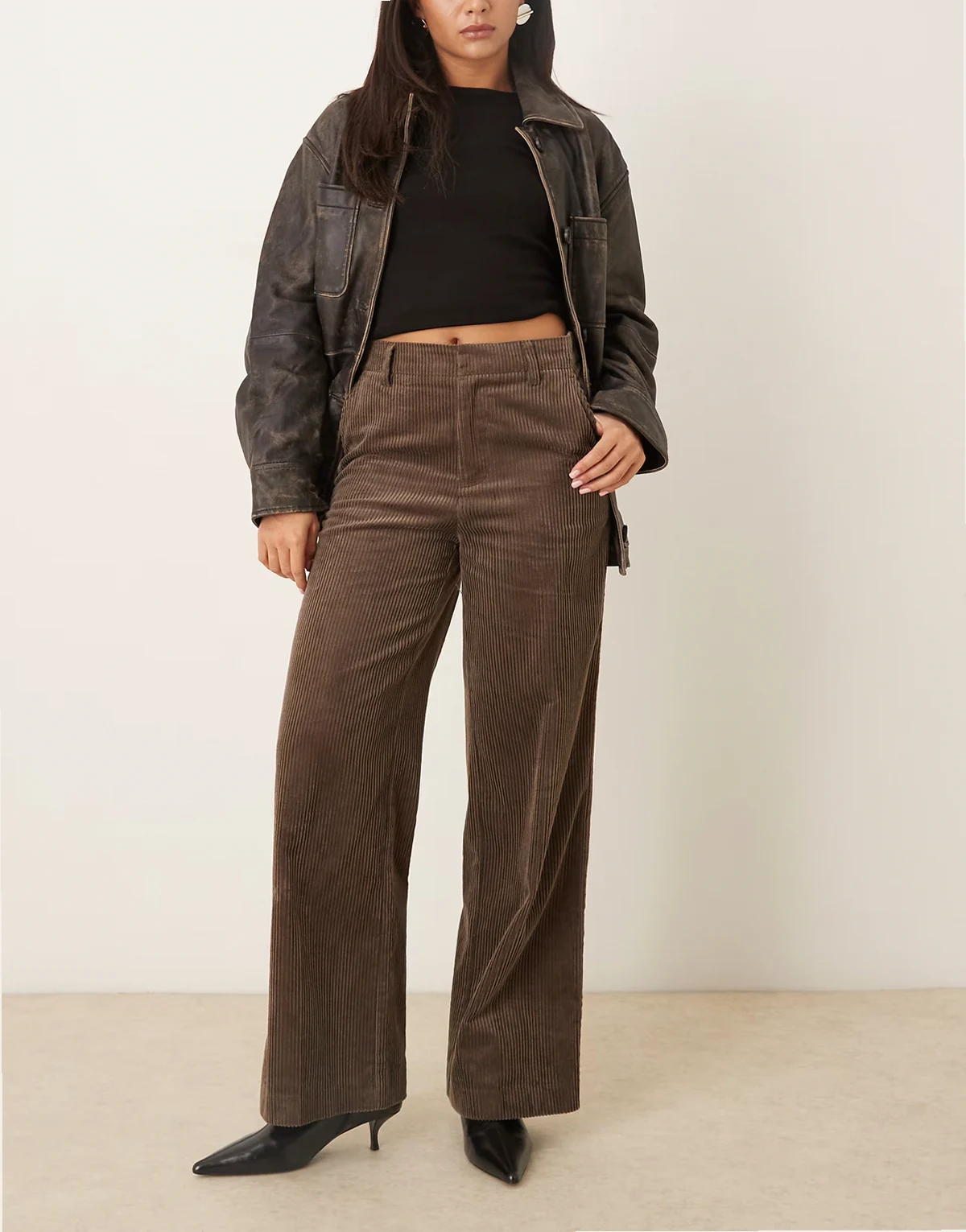 – Cordhose in Braun mit hohem Bund