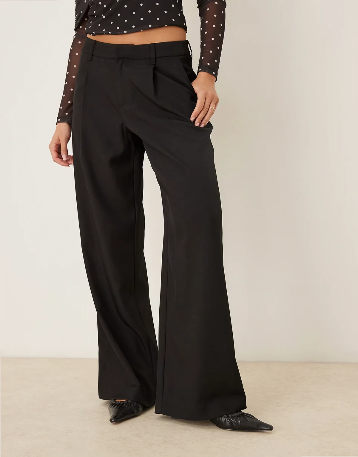 – Elegante Hose in Schwarz mit niedrigem Bund und Bundfalten