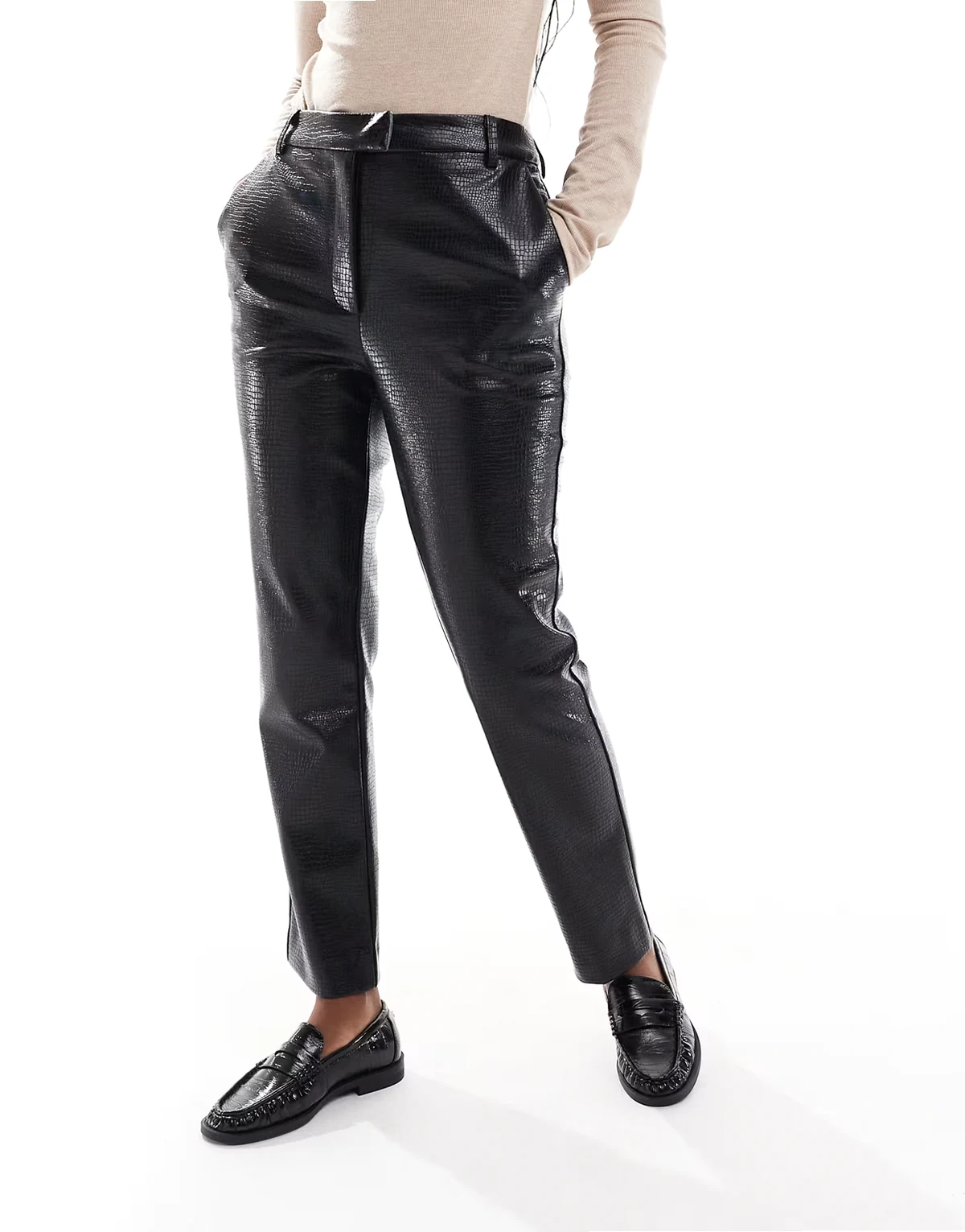 – Elegante, schmale, knöchellange Hose aus Kunstleder in Kroko-Schwarz