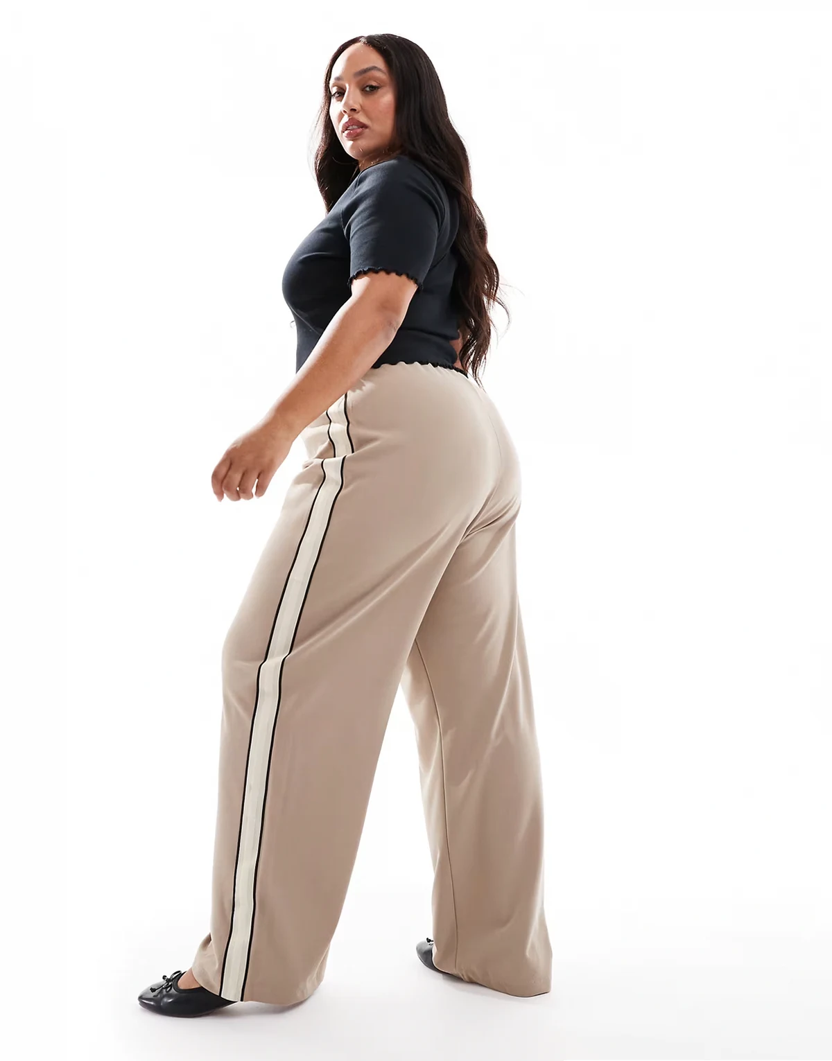 – Lockere Schlupfhose in Fossil-Beige mit seitlichem Streifen