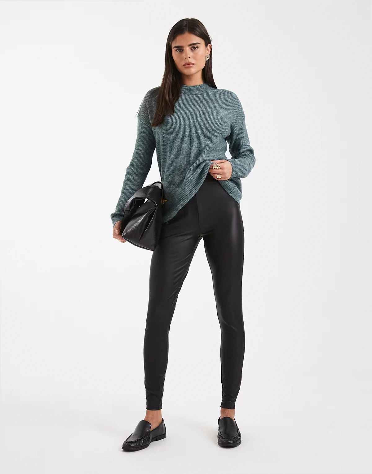 – Leggings aus Kunstleder in Schwarz mit hohem Bund